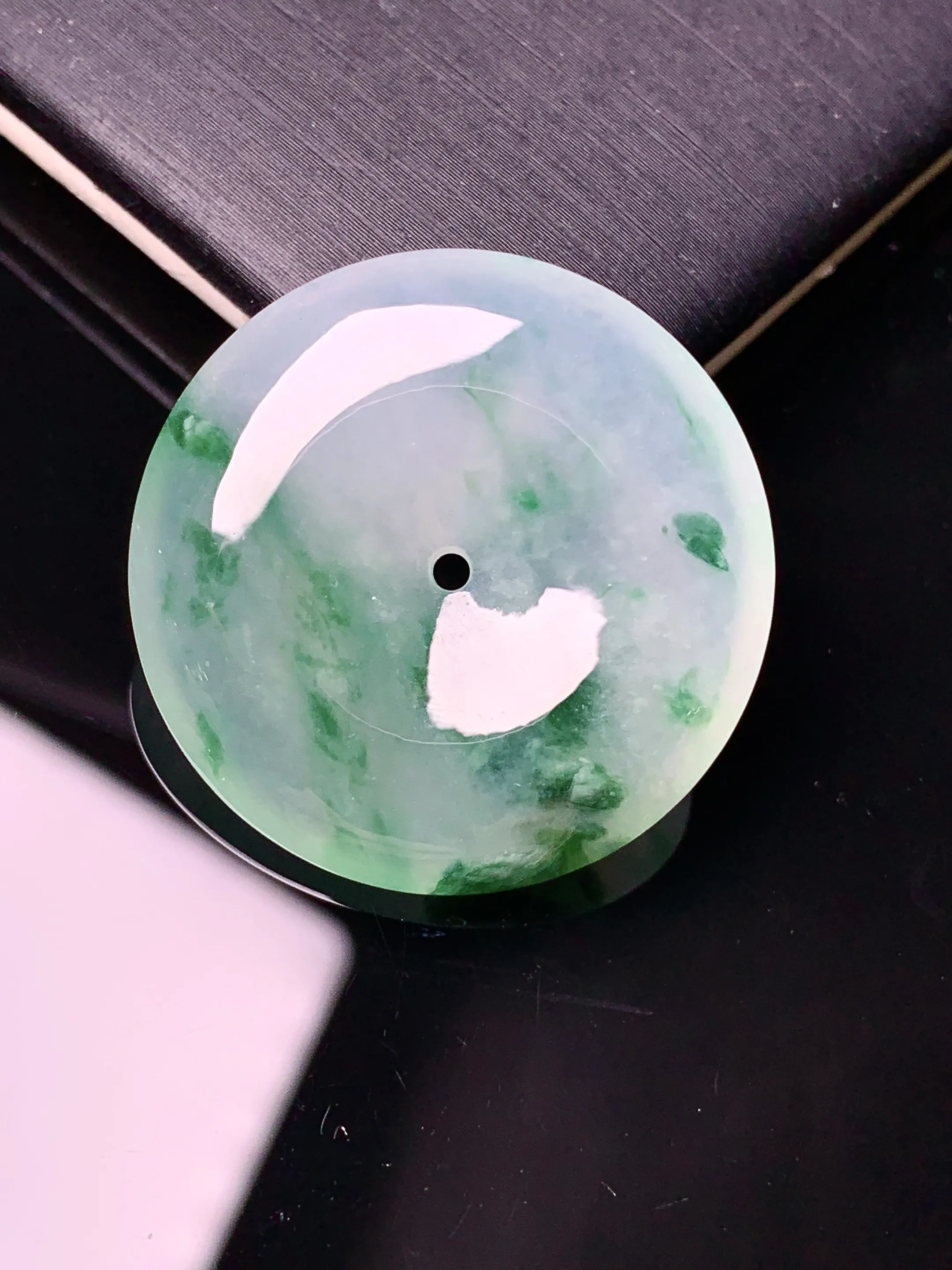 冰种飘花平安扣吊坠 玉质细腻 色泽清新艳丽 整体尺寸26.8*5.6