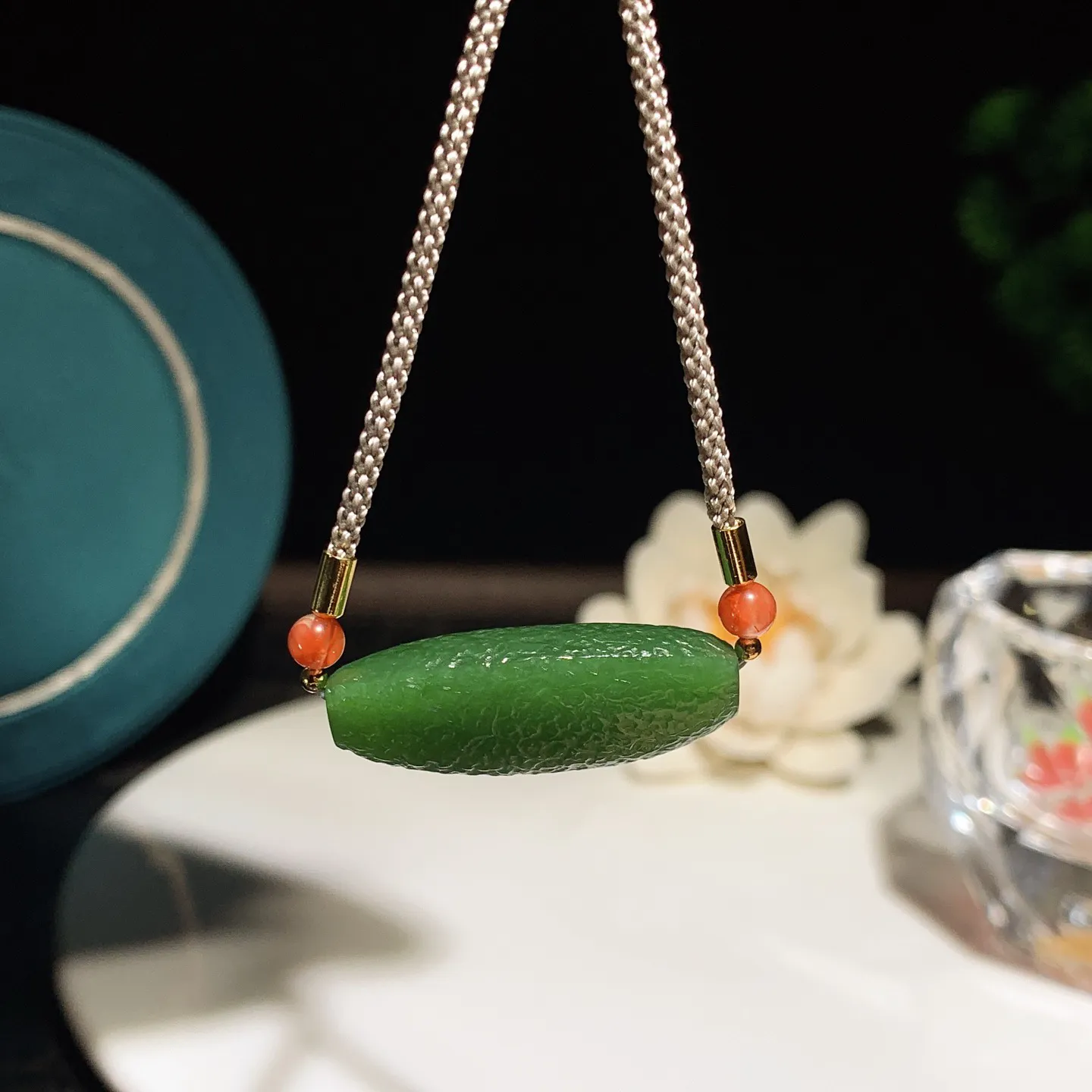 和田玉阳绿俄罗斯碧玉转运珠勒子挂件。尺寸31/11重7.5克，玉质细腻油润 底色纯净 脂粉好，品质好