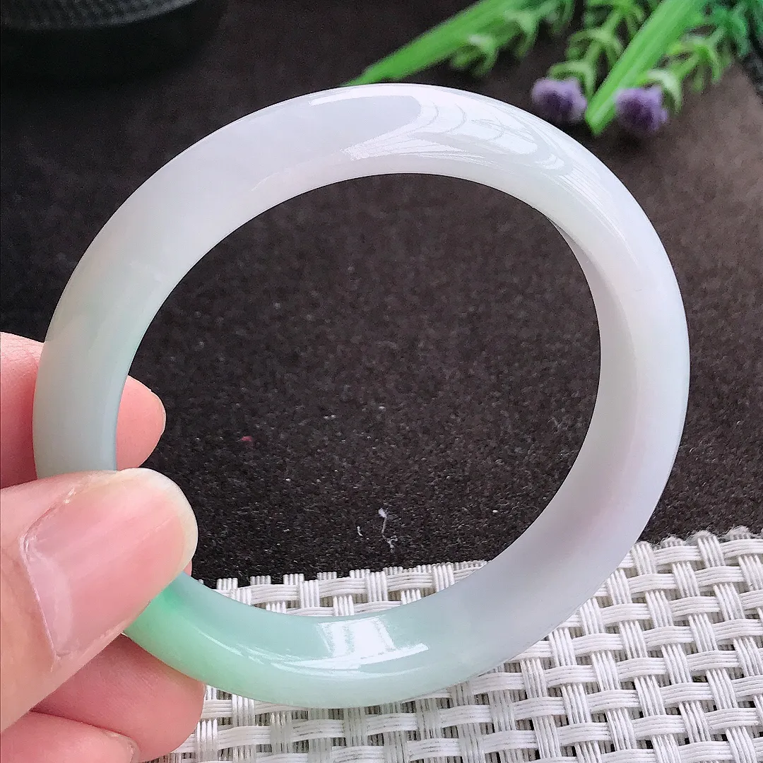 实拍A货翡翠54.5/12.8/7.8老坑精美温润飘绿手镯宽边玉镯手环