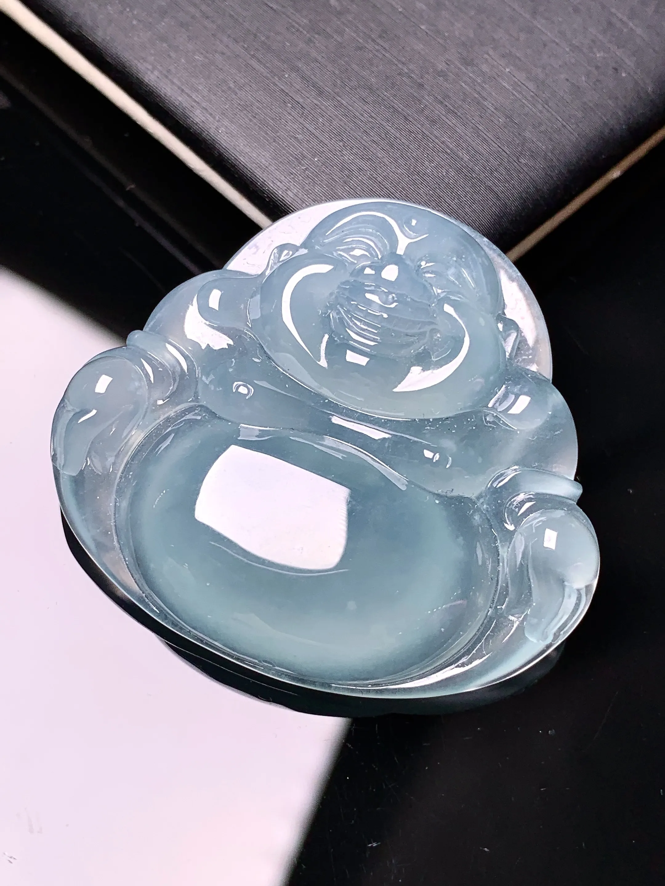 冰种浅蓝佛公吊坠 玉质细腻 色泽清新艳丽 整体尺寸32.3*36.3*7