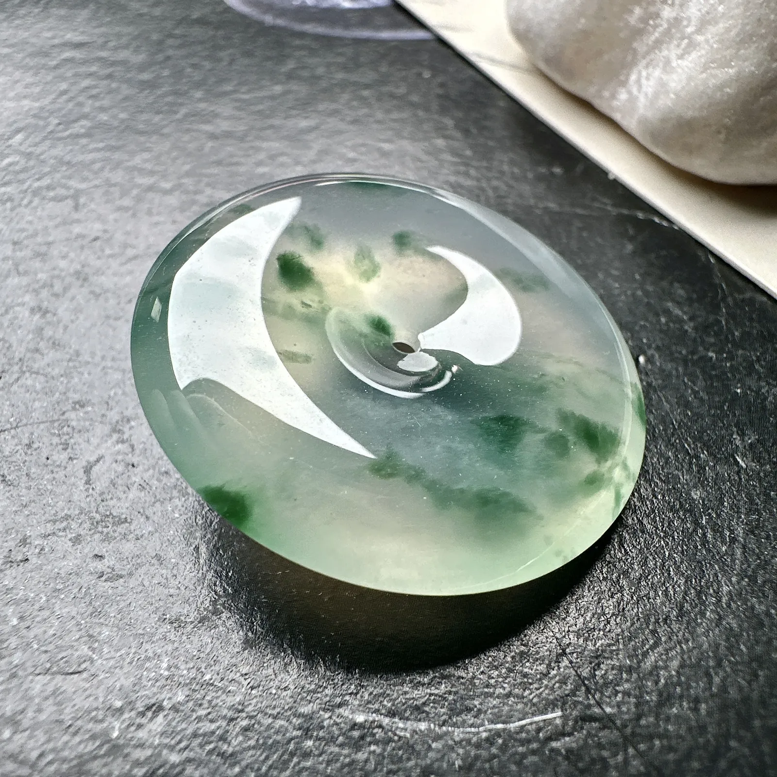 【冰种飘花平安扣】质地细腻冰润，品质很好，冰感十足，胶感明显，收藏品质。