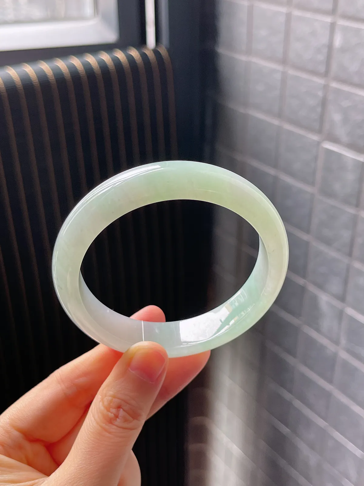 正圈59.2圈口，翡翠冰糯种淡绿色手镯