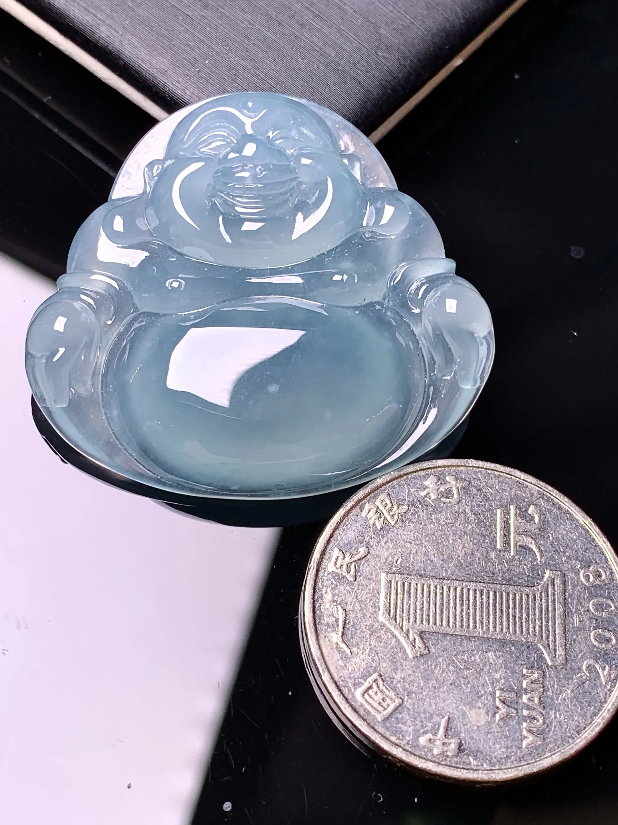 冰种浅蓝佛公吊坠 玉质细腻 色泽清新艳丽 整体尺寸32.3*36.3*7