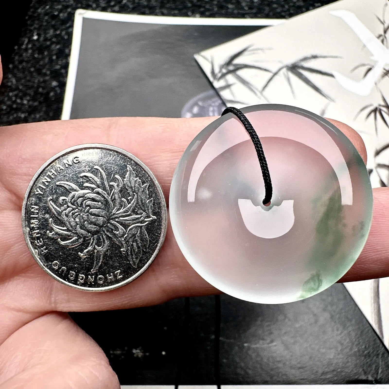 【冰种飘花平安扣】质地细腻冰润，品质很好，冰感十足，胶感明显，收藏品质