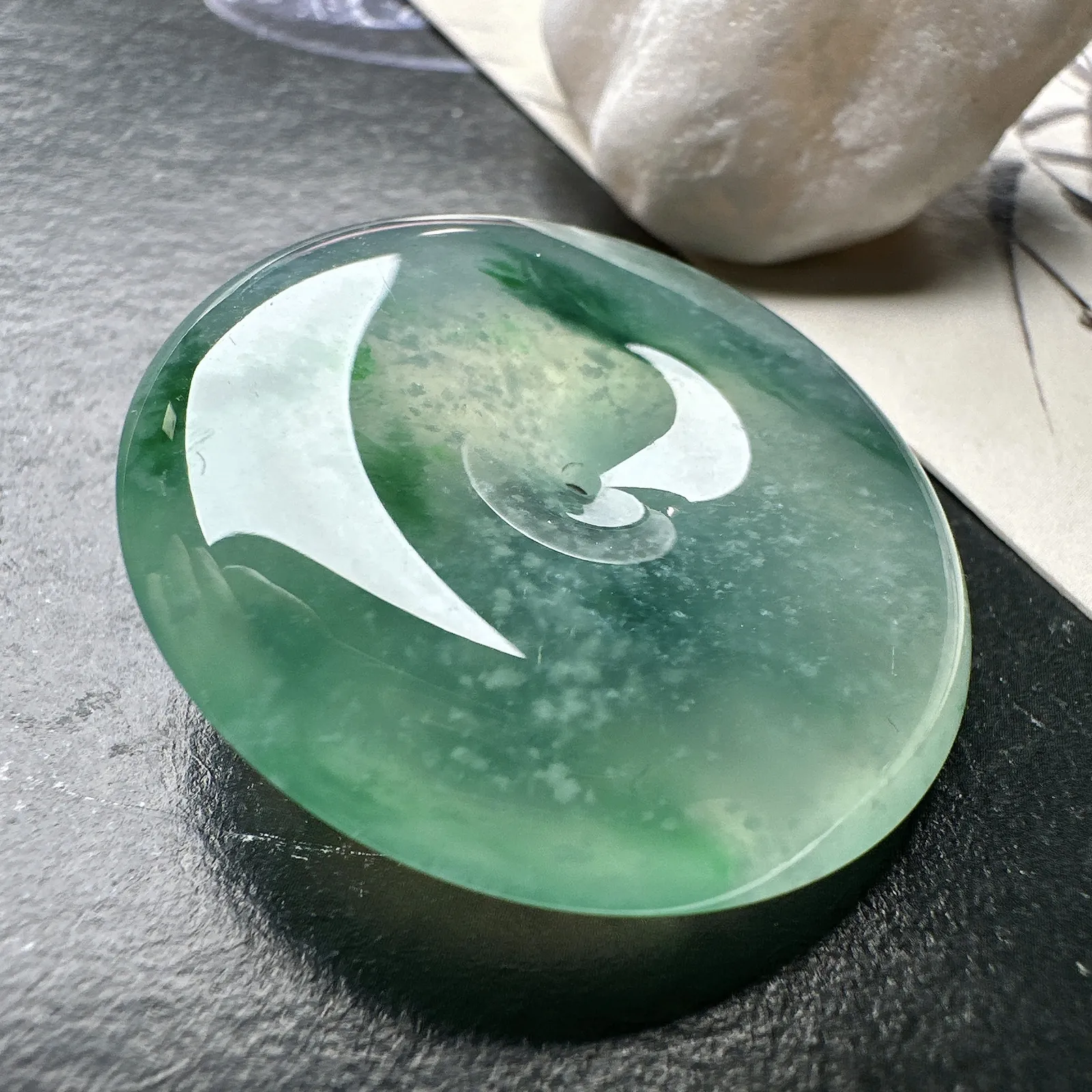 【冰种飘花大平安扣】质地细腻冰润，品质很好，冰感十足，胶感明显，收藏品质。