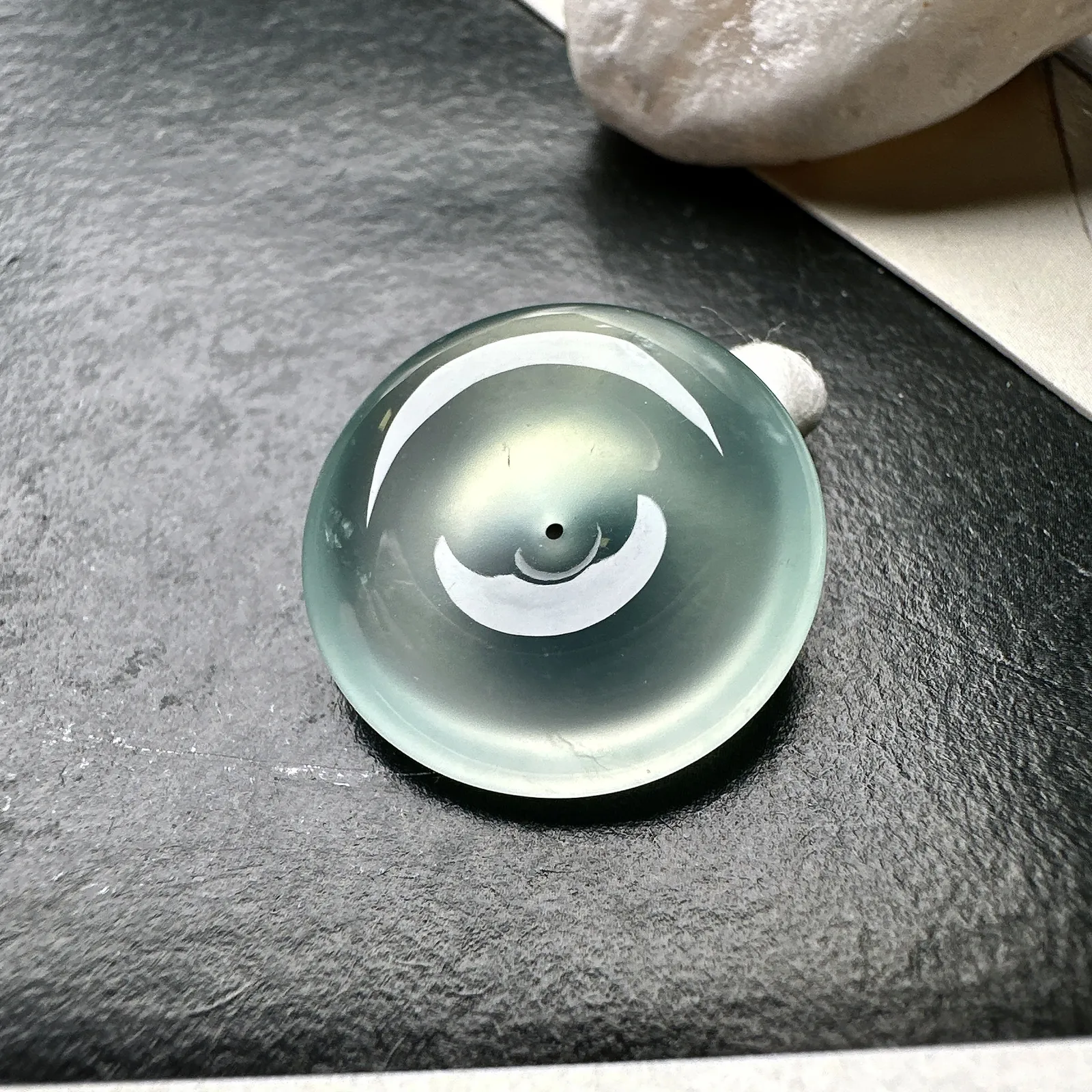 【冰种平安扣】接近玻璃种，质地细腻冰润，品质很好，冰感十足，胶感明显，收藏品质。