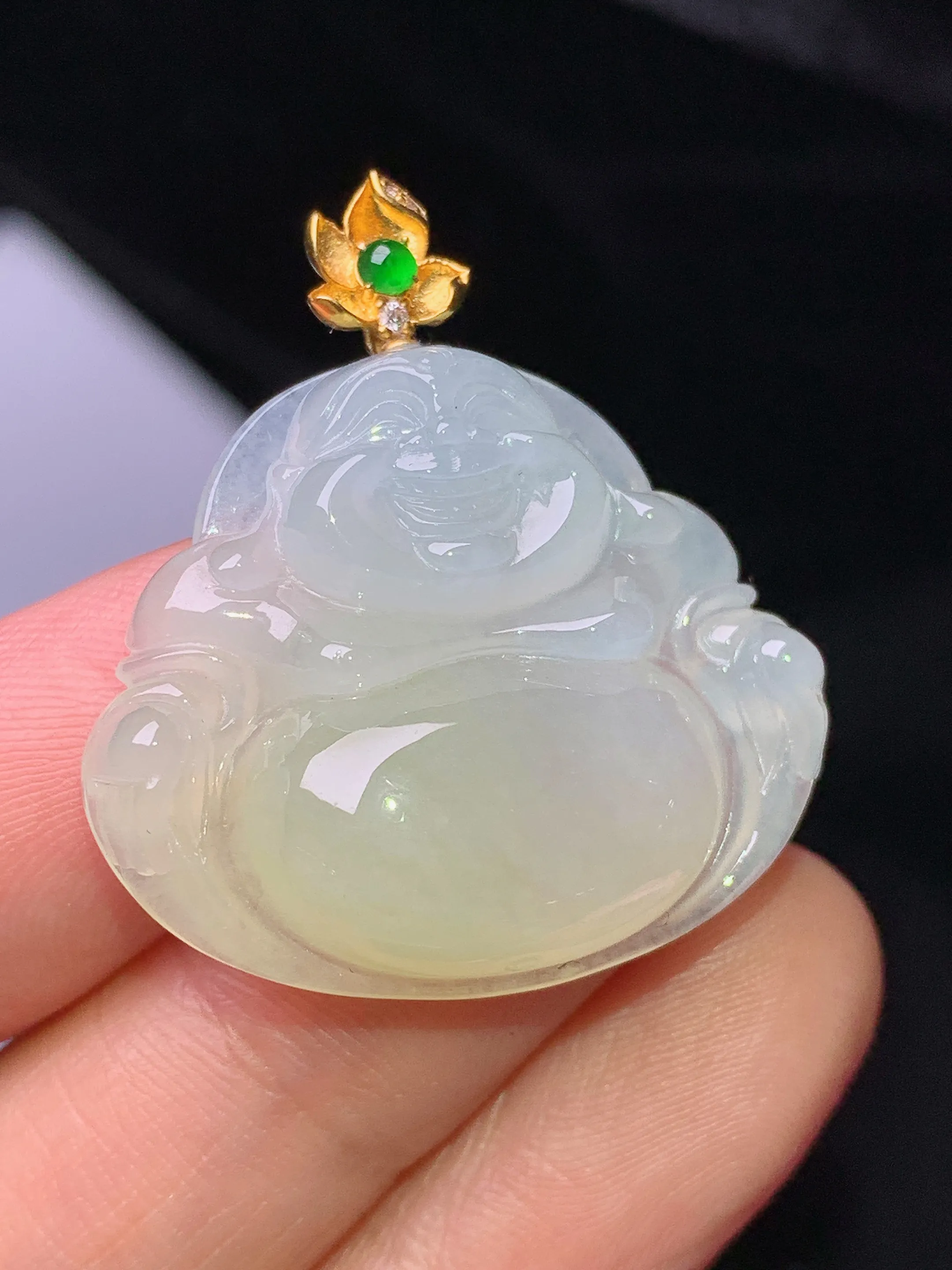 18k金镶嵌飘黄翡佛公吊坠 玉质细腻 色泽清新艳丽 整体尺寸32*28.8*6.5