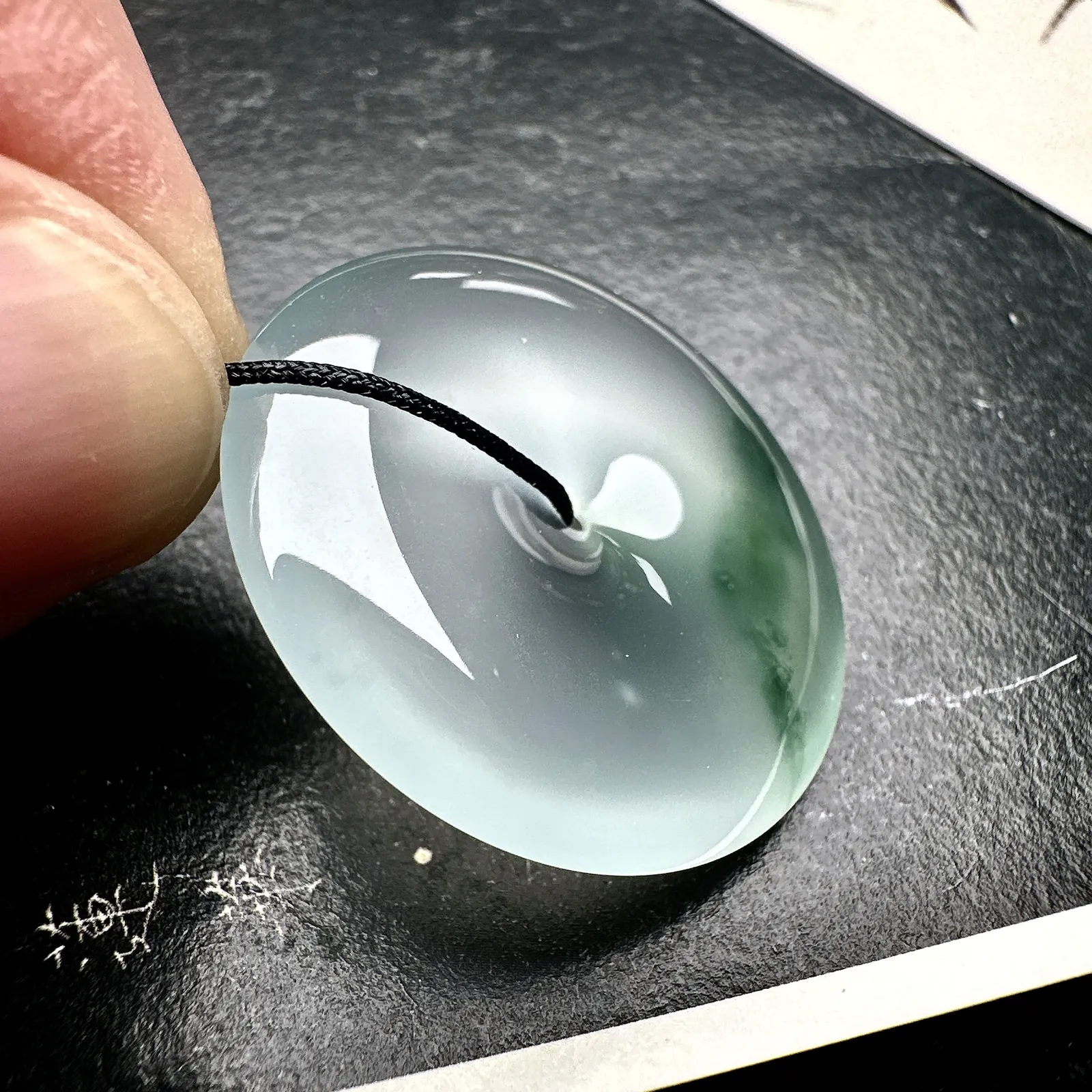 【冰种飘花平安扣】质地细腻冰润，品质很好，冰感十足，胶感明显，收藏品质