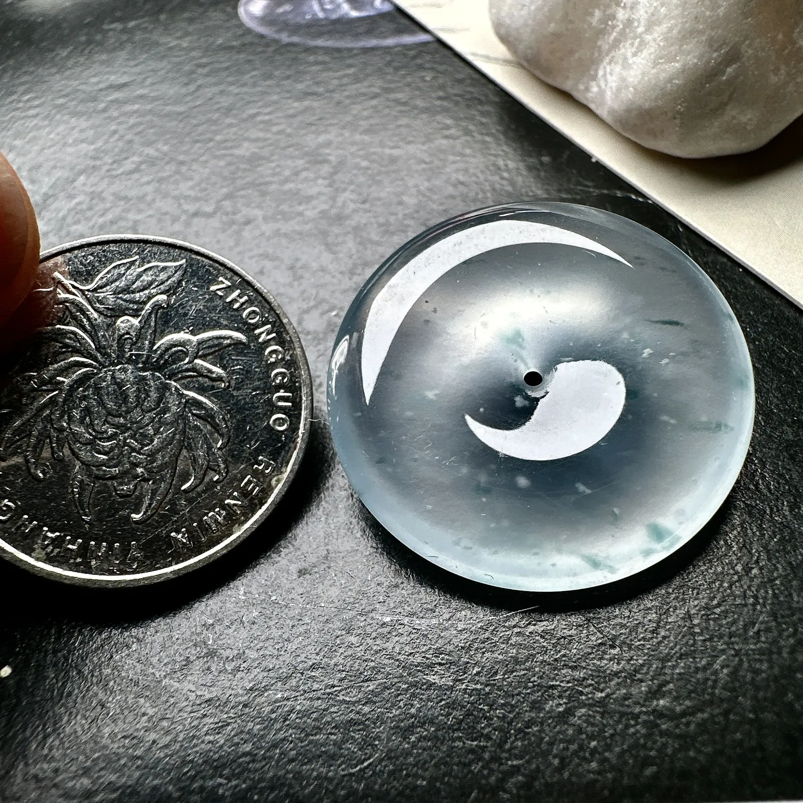 【冰种飘花平安扣】质地细腻冰润，品质很好，冰感十足，胶感明显，收藏品质。