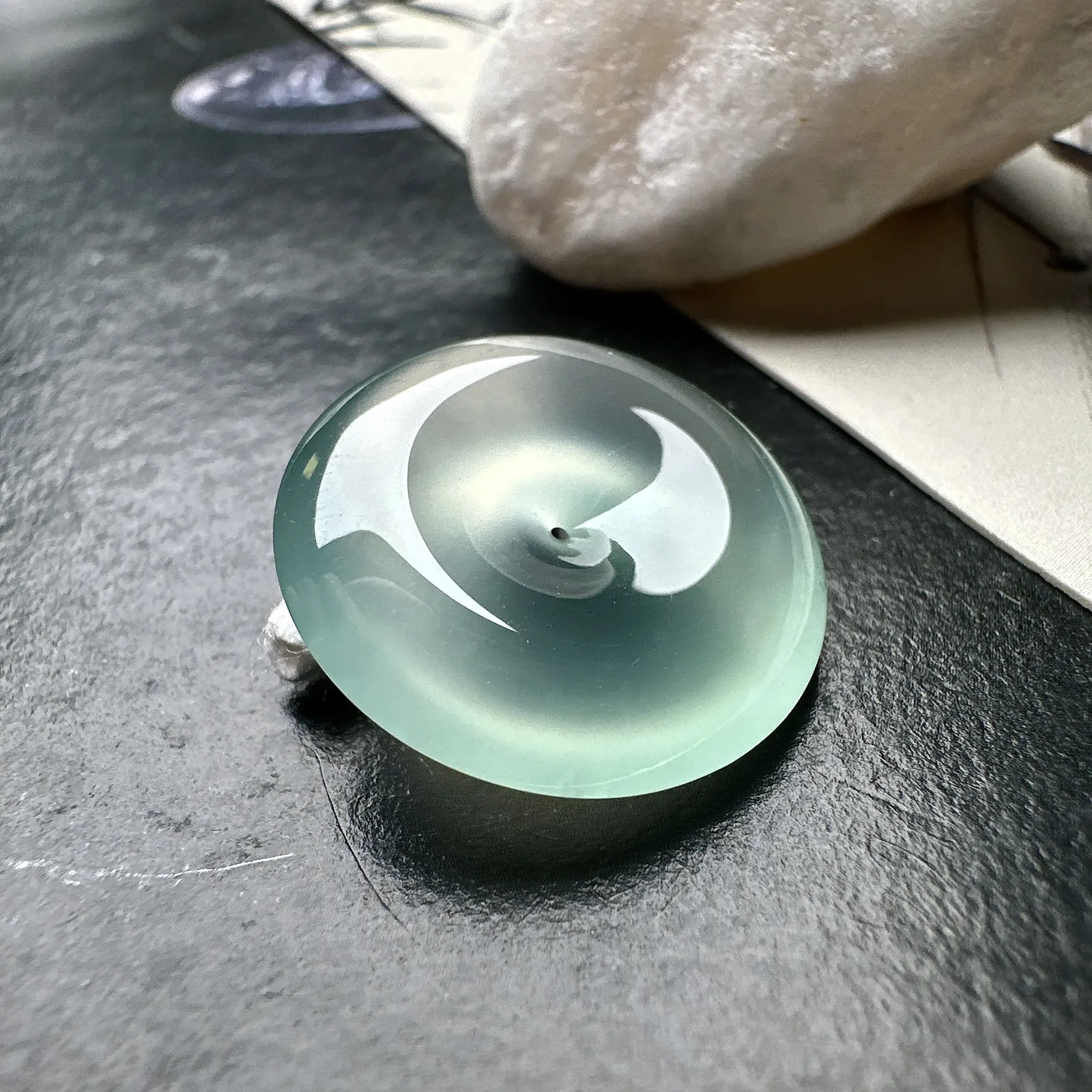 【冰种平安扣】接近玻璃种，质地细腻冰润，品质很好，冰感十足，胶感明显，收藏品质。