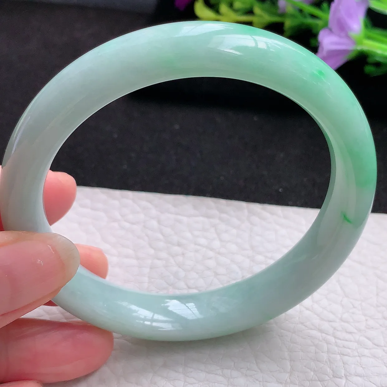 jm大圈口60*12.3*8.5平安镯 天然翡翠A货飘绿玉手镯水润宽边玉手环