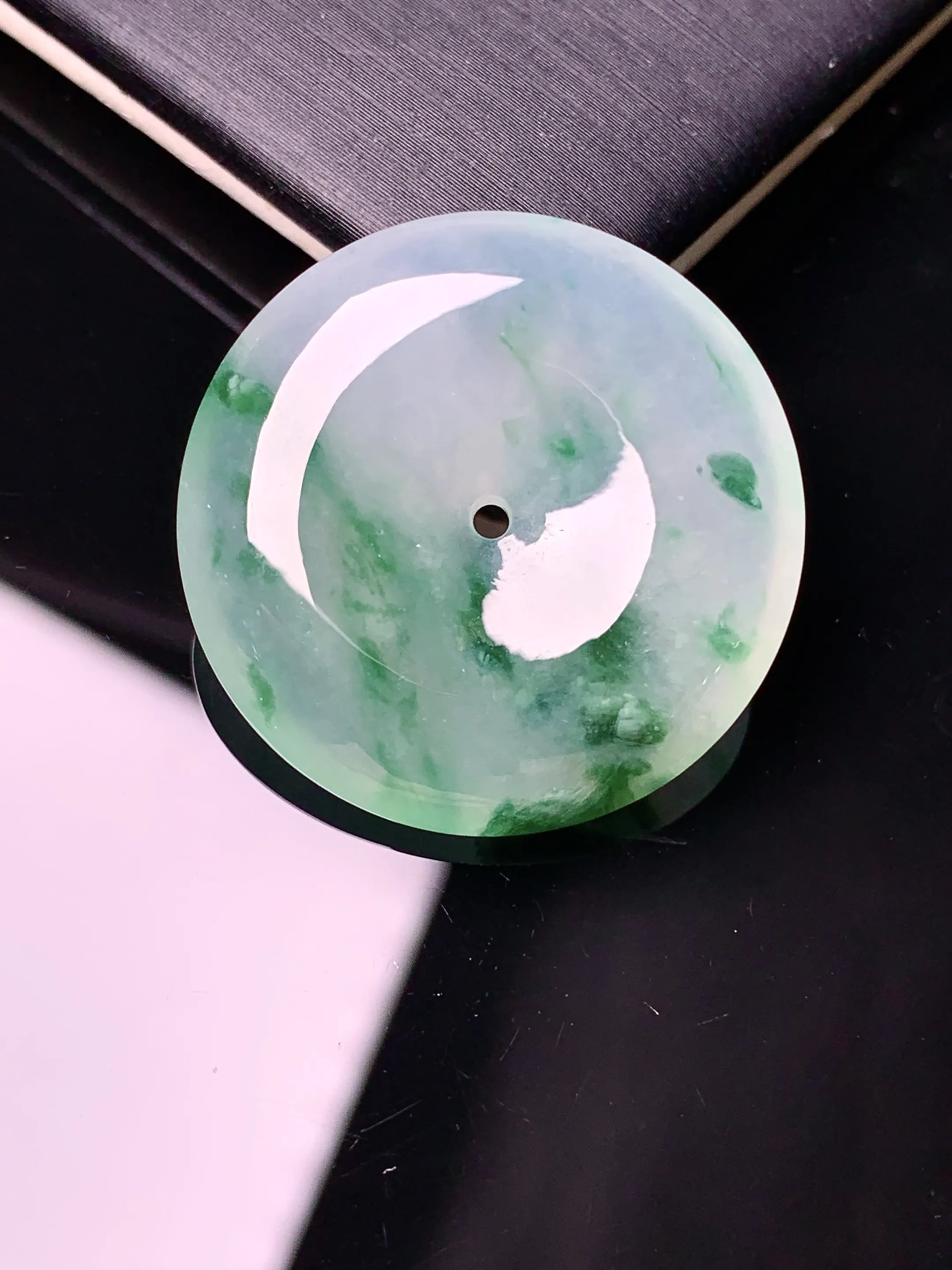 冰种飘花平安扣吊坠 玉质细腻 色泽清新艳丽 整体尺寸26.8*5.6