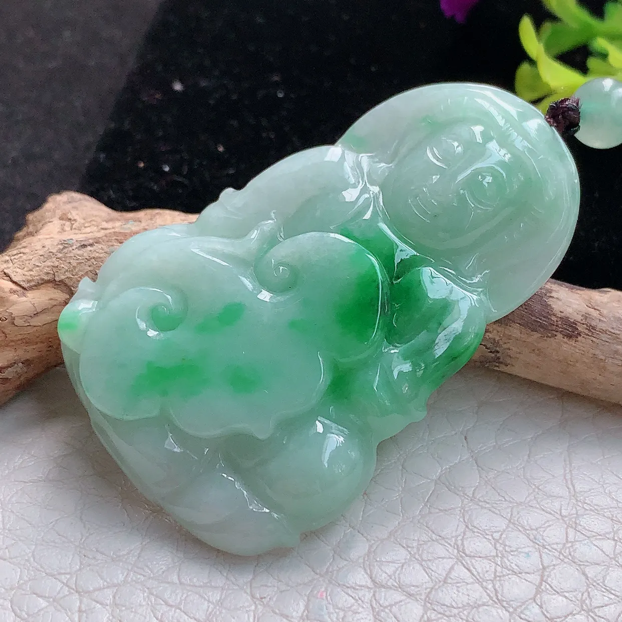 zen实拍49.3*31.5*6缅甸天然翡翠飘辣绿观音玉吊坠 玉挂件