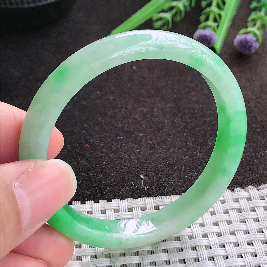 实拍A货翡翠51/9.4/6.4老坑精美飘阳绿手镯小圈口宽边玉镯手环