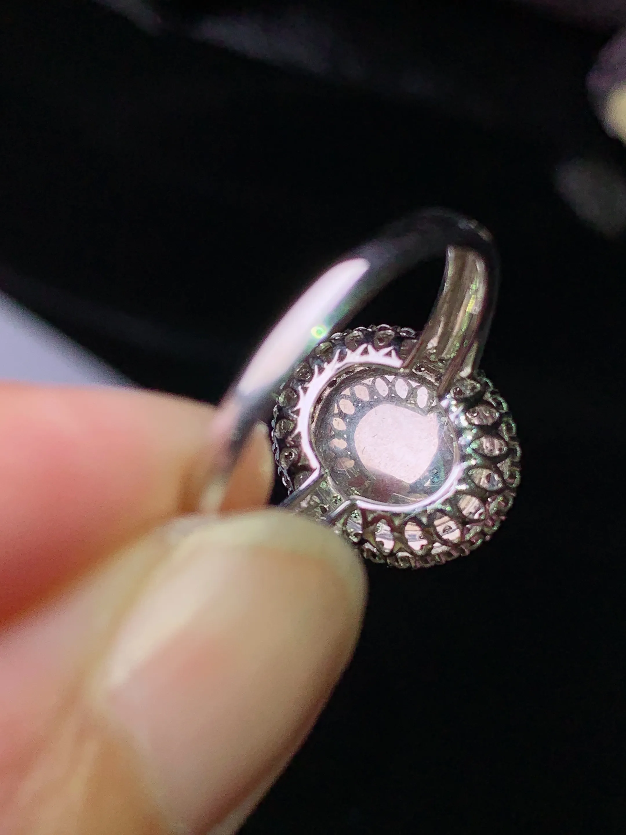 18k金钻镶嵌满绿蛋面戒指 玉质细腻 色泽清新艳丽 圈口14.5整体尺寸13.3*11.3*8