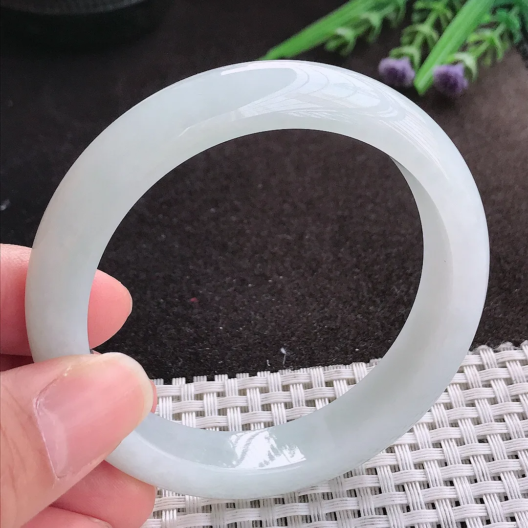 实拍A货翡翠57/12.5/8.6老坑秀气温润月光白手镯宽边玉镯手环