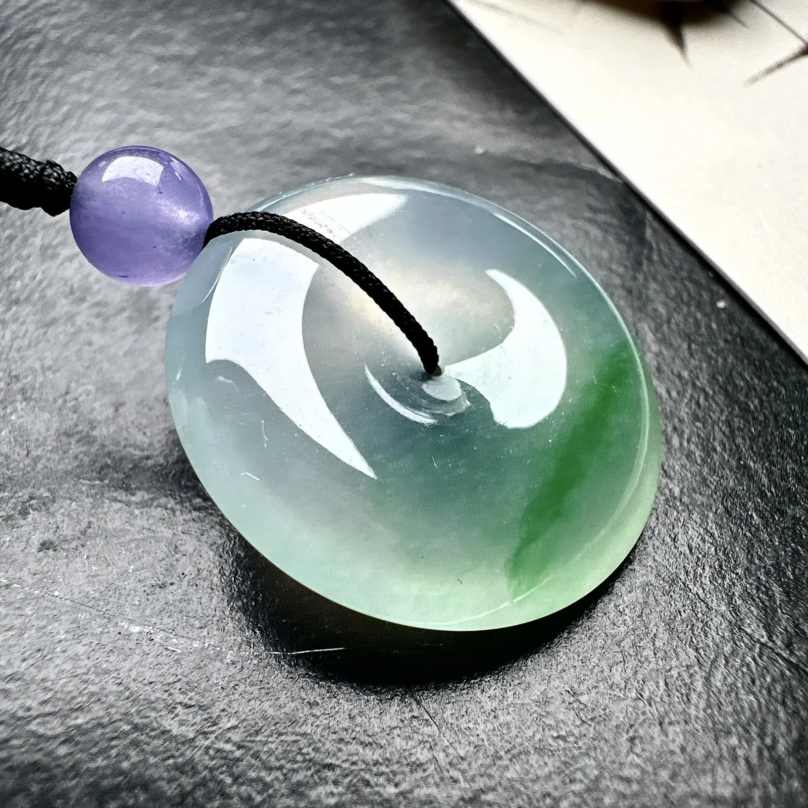 【冰种飘花平安扣】质地细腻冰润，品质很好，冰感十足，胶感明显，收藏品质