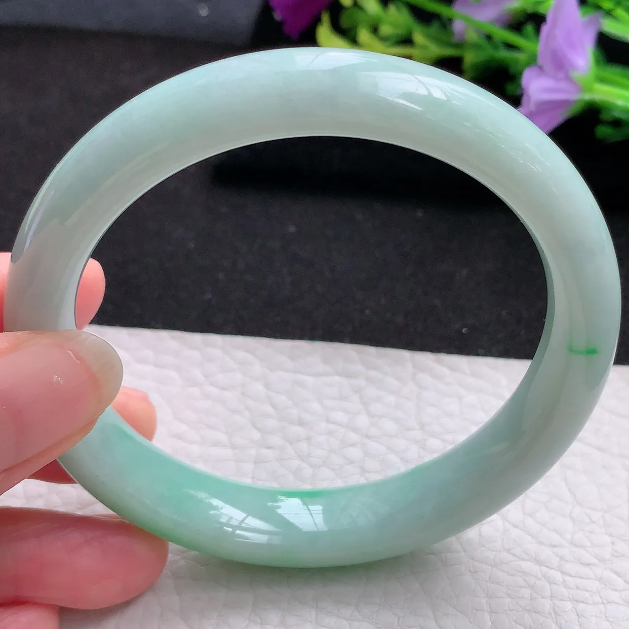 jm大圈口60*12.3*8.5平安镯 天然翡翠A货飘绿玉手镯水润宽边玉手环