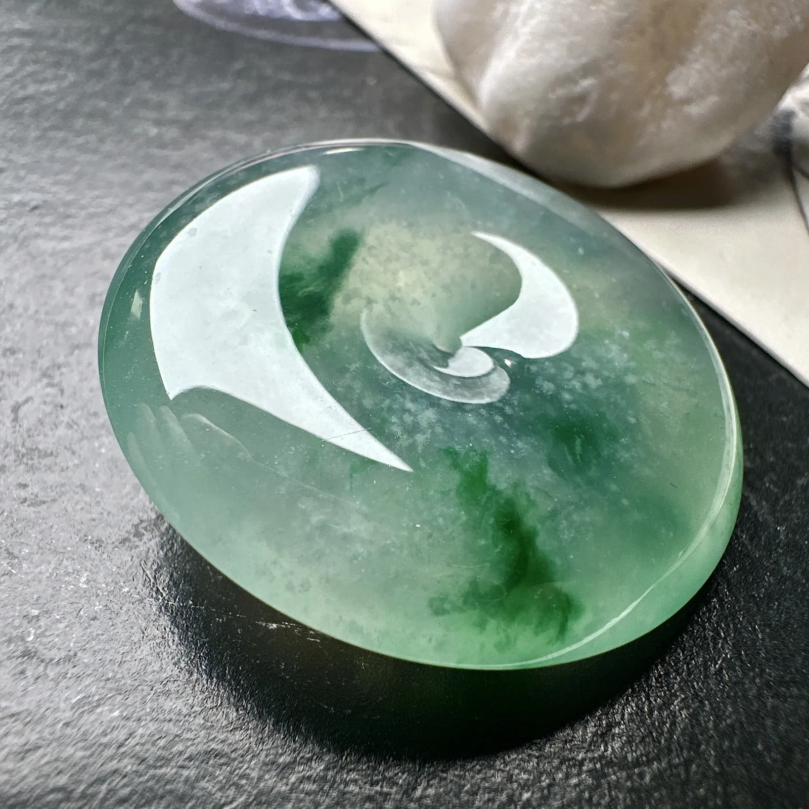 【冰种飘花大平安扣】质地细腻冰润，品质很好，冰感十足，胶感明显，收藏品质。