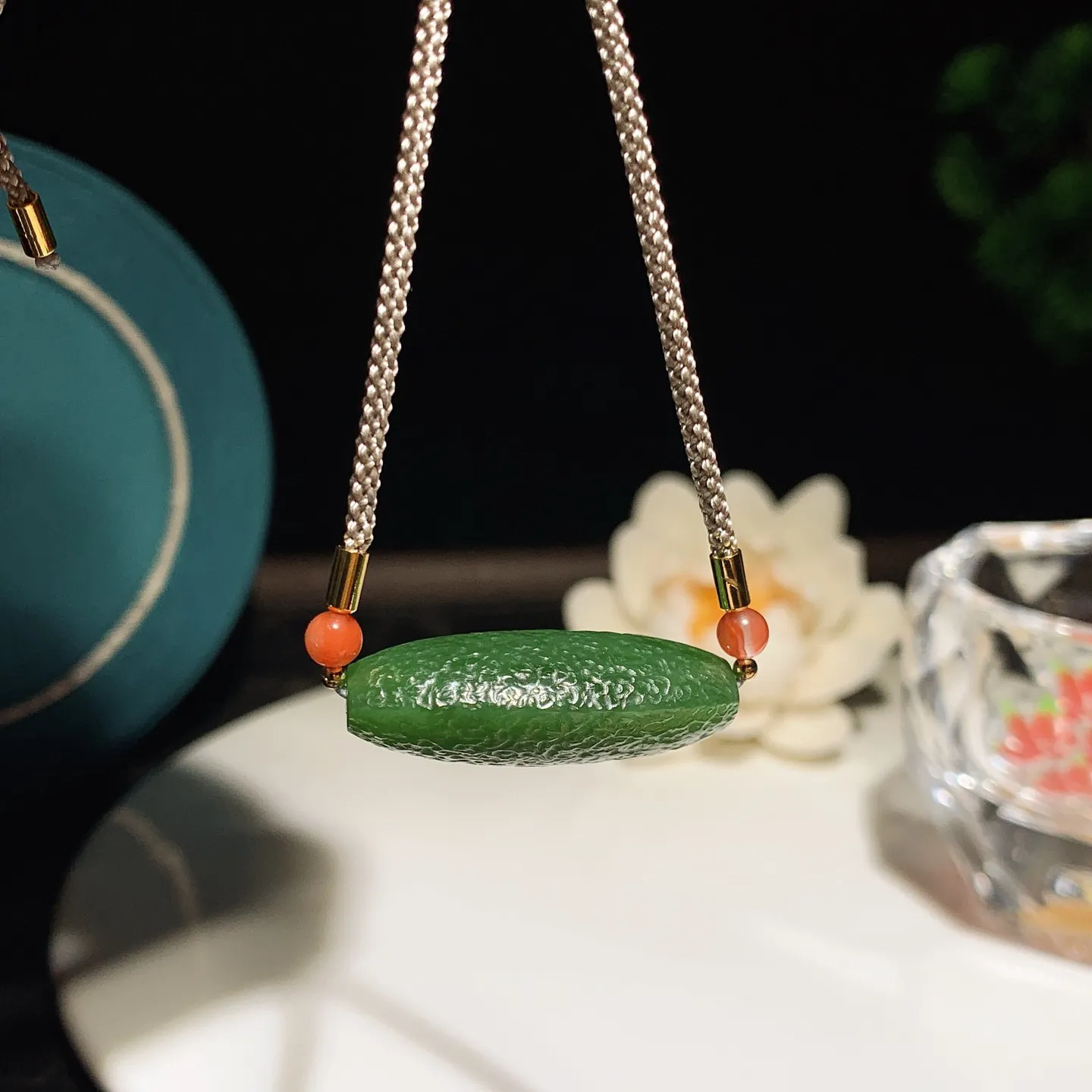 和田玉阳绿俄罗斯碧玉转运珠勒子挂件。尺寸31/11重7.5克，玉质细腻油润 底色纯净 脂粉好，品质好！lt251227