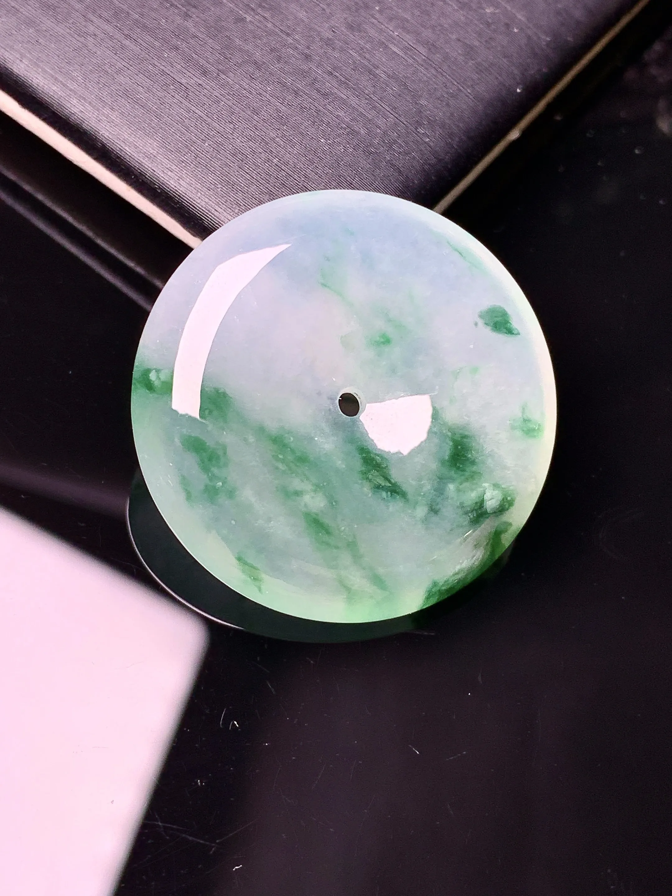 冰种飘花平安扣吊坠 玉质细腻 色泽清新艳丽 整体尺寸26.8*5.6