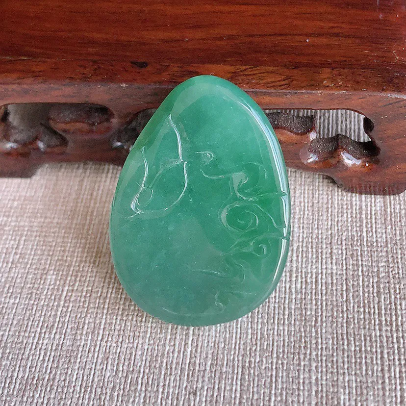 a货翡翠冰润满色普贤菩萨吊坠  尺寸39.6×28.4×9.5mm 重量20.80g 1230