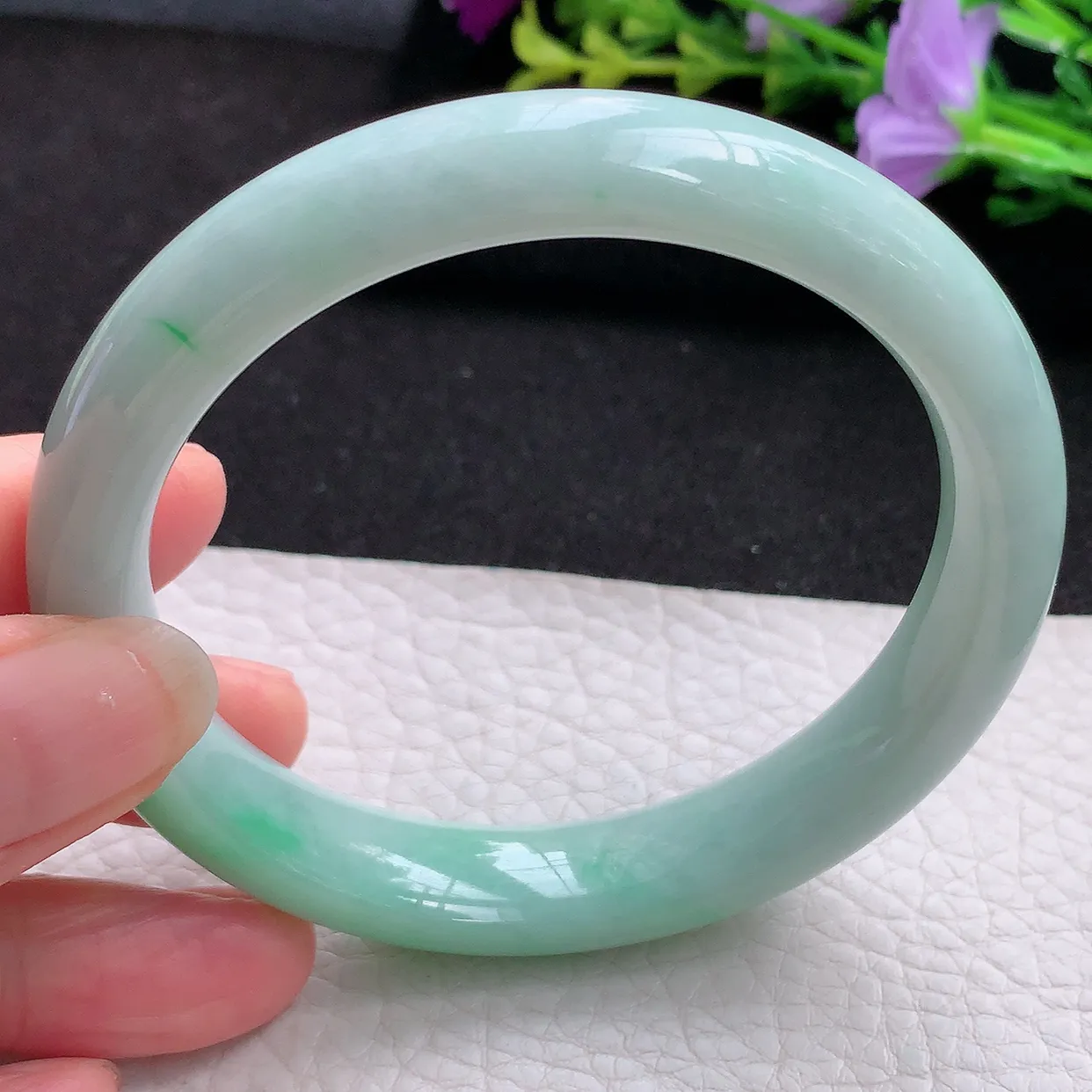 jm大圈口60*12.3*8.5平安镯 天然翡翠A货飘绿玉手镯水润宽边玉手环