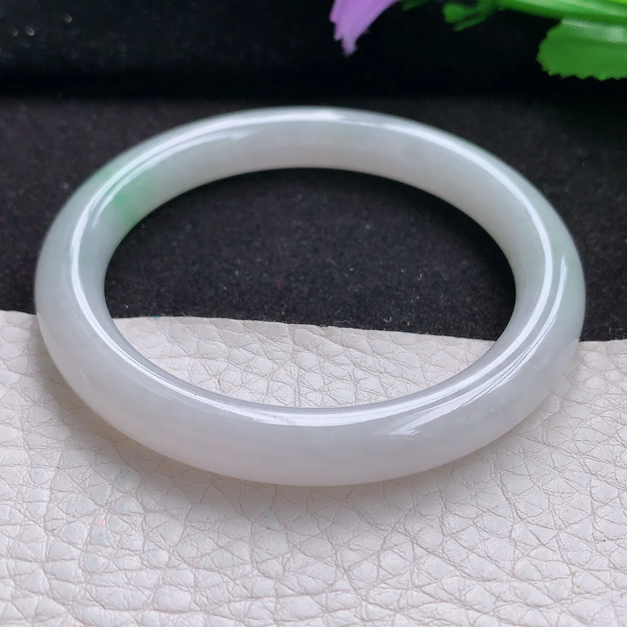 n小圈口52*8.3*8美人镯 天然翡翠A货玉手镯飘绿圆条玉镯子 叮当镯