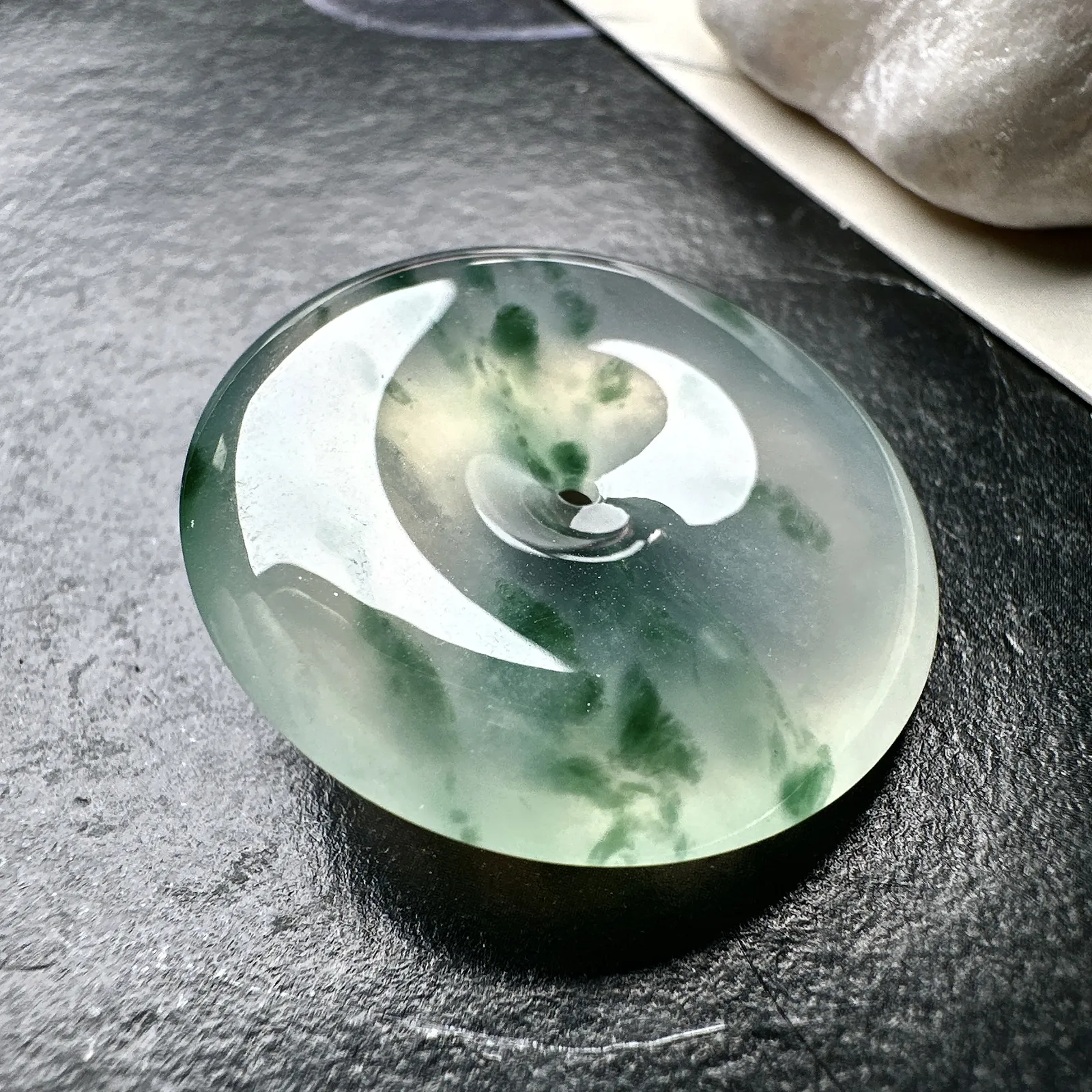 【冰种飘花平安扣】质地细腻冰润，品质很好，冰感十足，胶感明显，收藏品质。