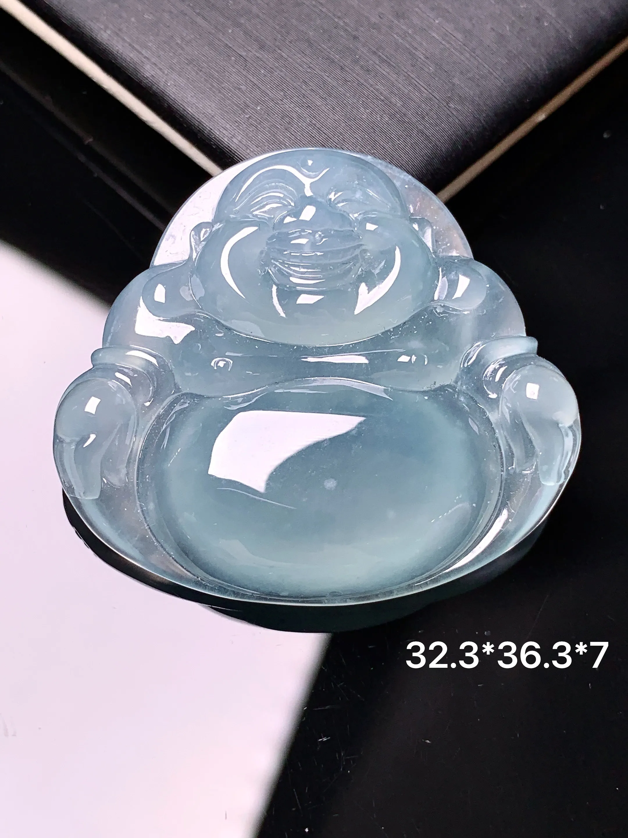 冰种浅蓝佛公吊坠 玉质细腻 色泽清新艳丽 整体尺寸32.3*36.3*7