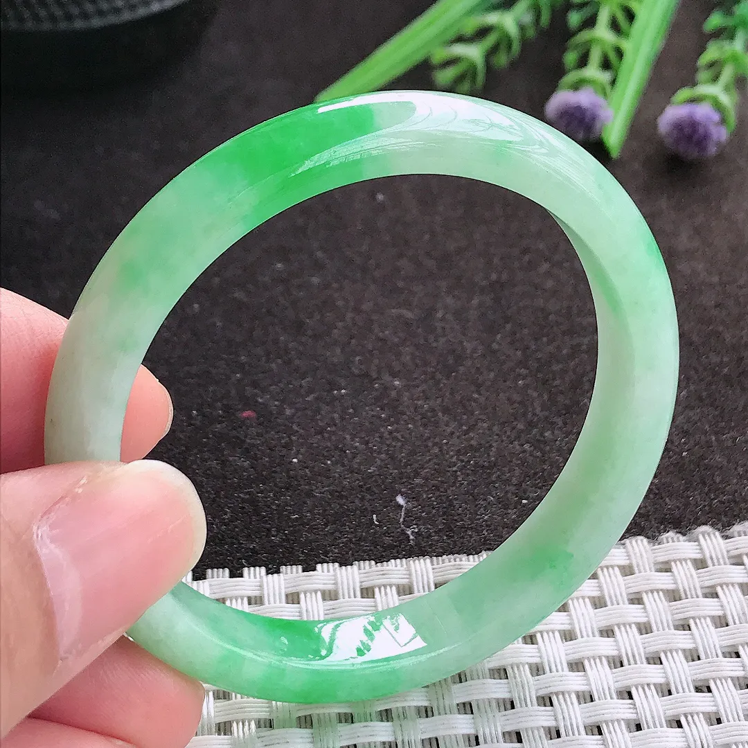 实拍A货翡翠51/9.4/6.4老坑精美飘阳绿手镯小圈口宽边玉镯手环