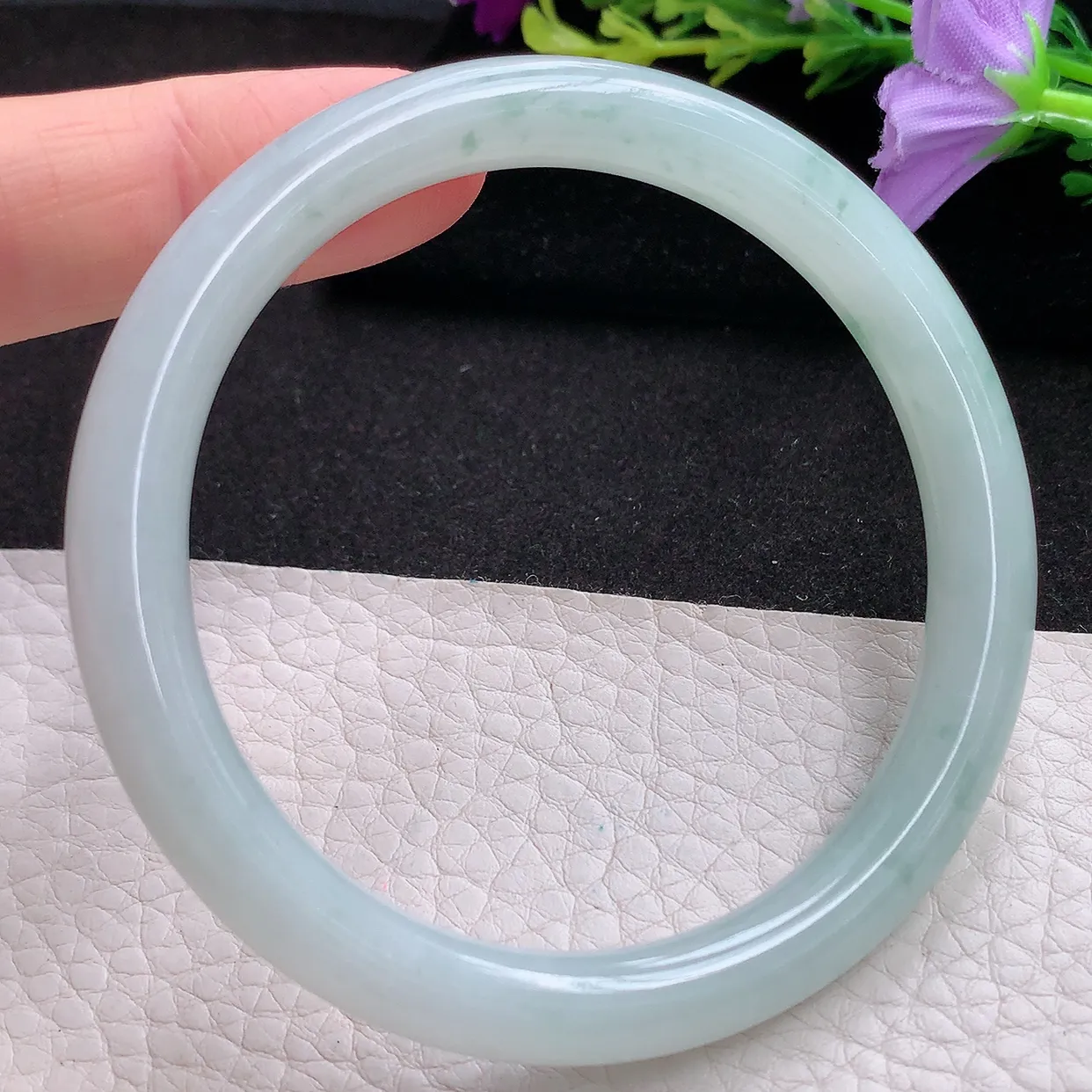 xx实拍57*8.2美人镯 天然翡翠A货飘花水润圆条玉手环 叮当镯