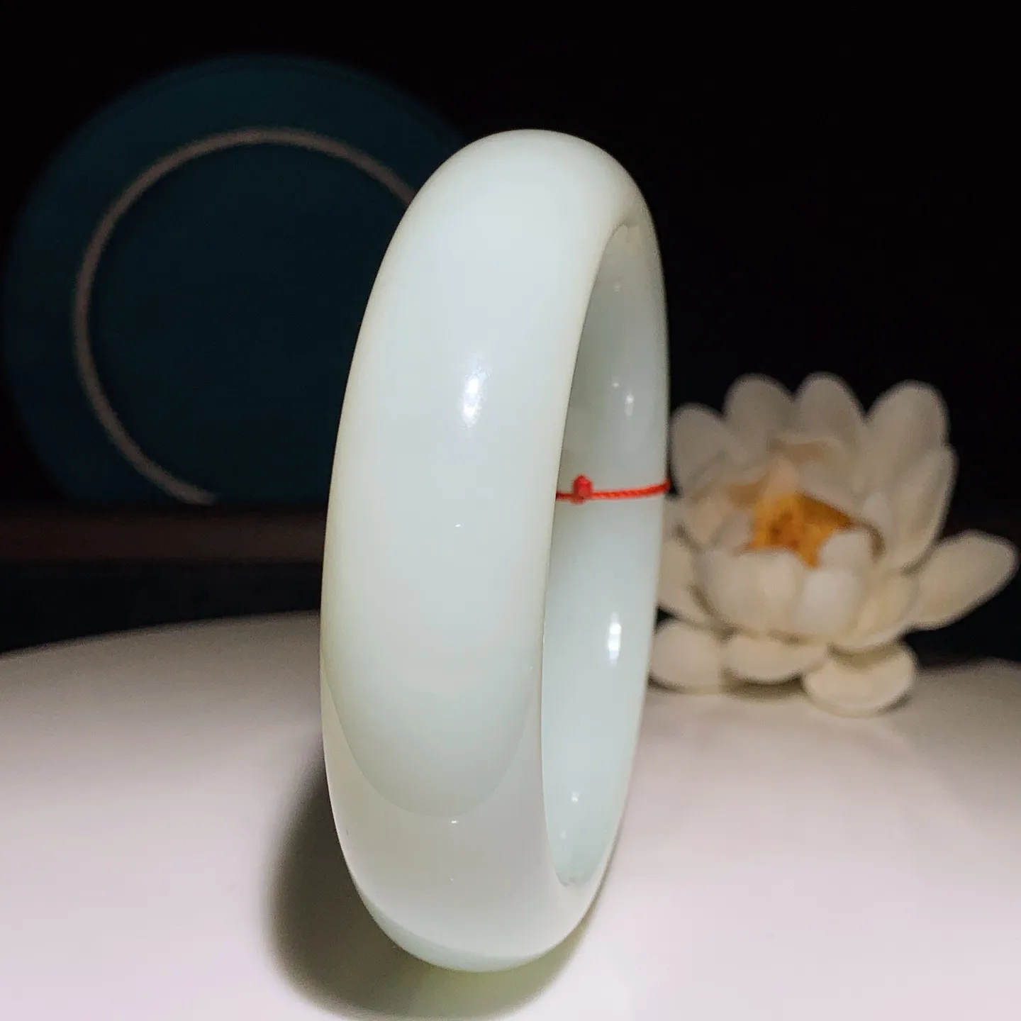 收藏级！58圈口 新疆和田玉白玉羊脂白手镯。羊脂白玉宽版手镯。58圈口条宽18厚11重94克 无裂