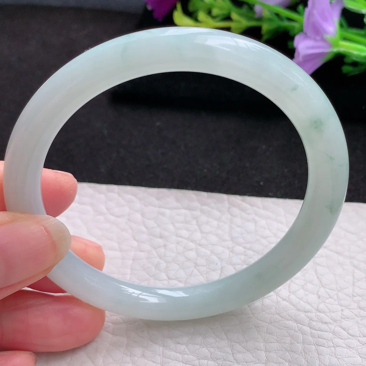 xx实拍57*8.2美人镯 天然翡翠A货飘花水润圆条玉手环 叮当镯