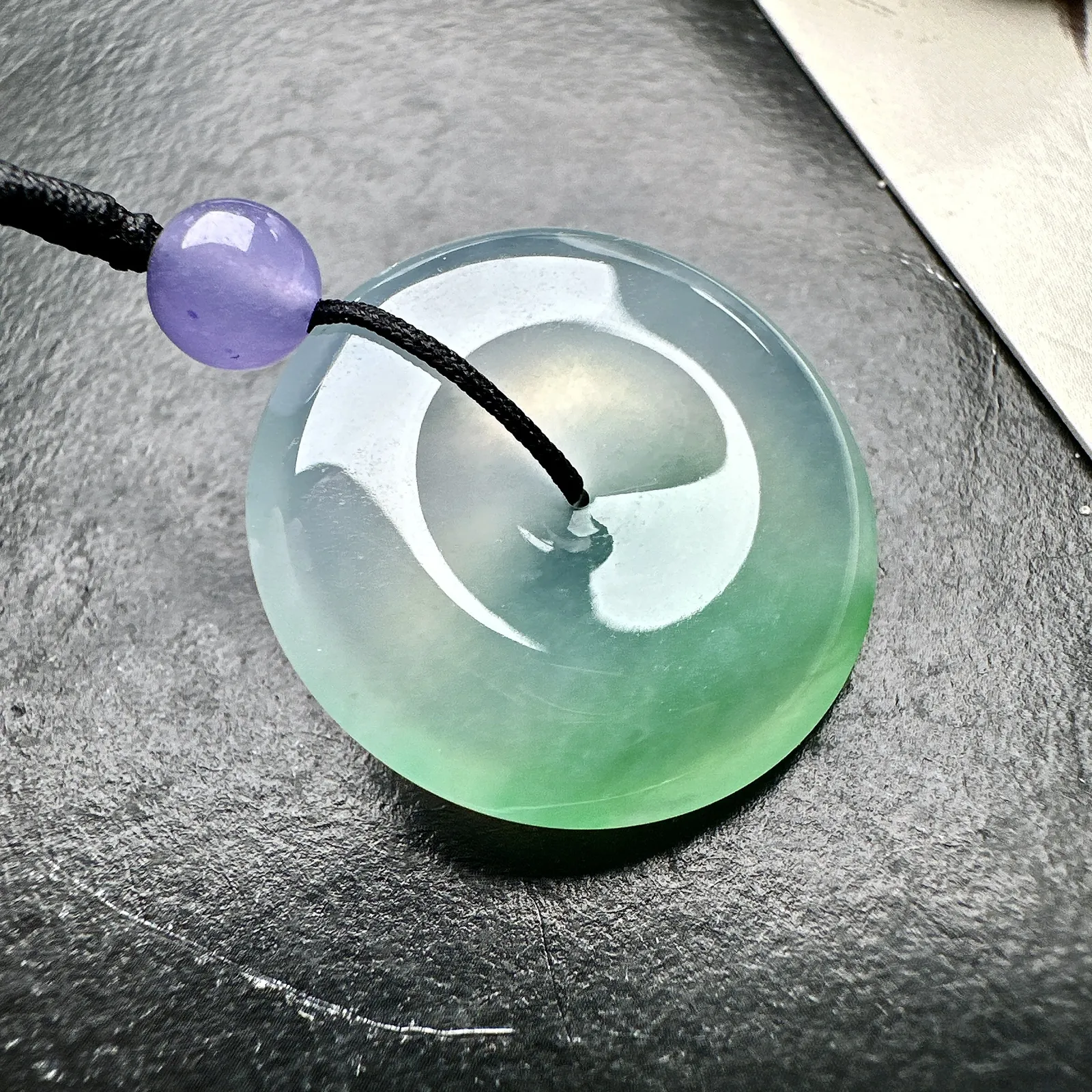 【冰种飘花平安扣】质地细腻冰润，品质很好，冰感十足，胶感明显，收藏品质