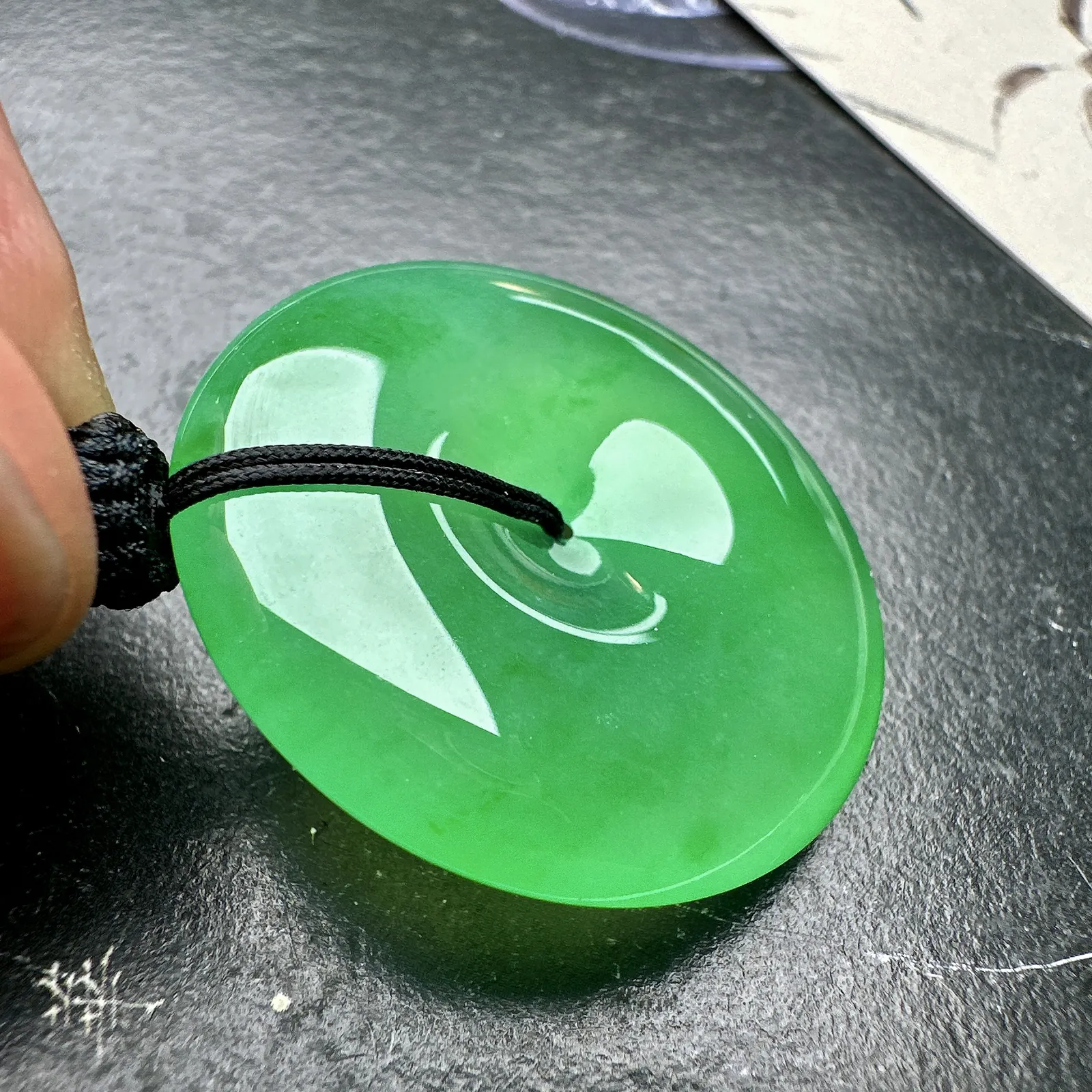 【冰种满绿平安扣】质地非常细腻，冰润十足，种老冰透，收藏品质。