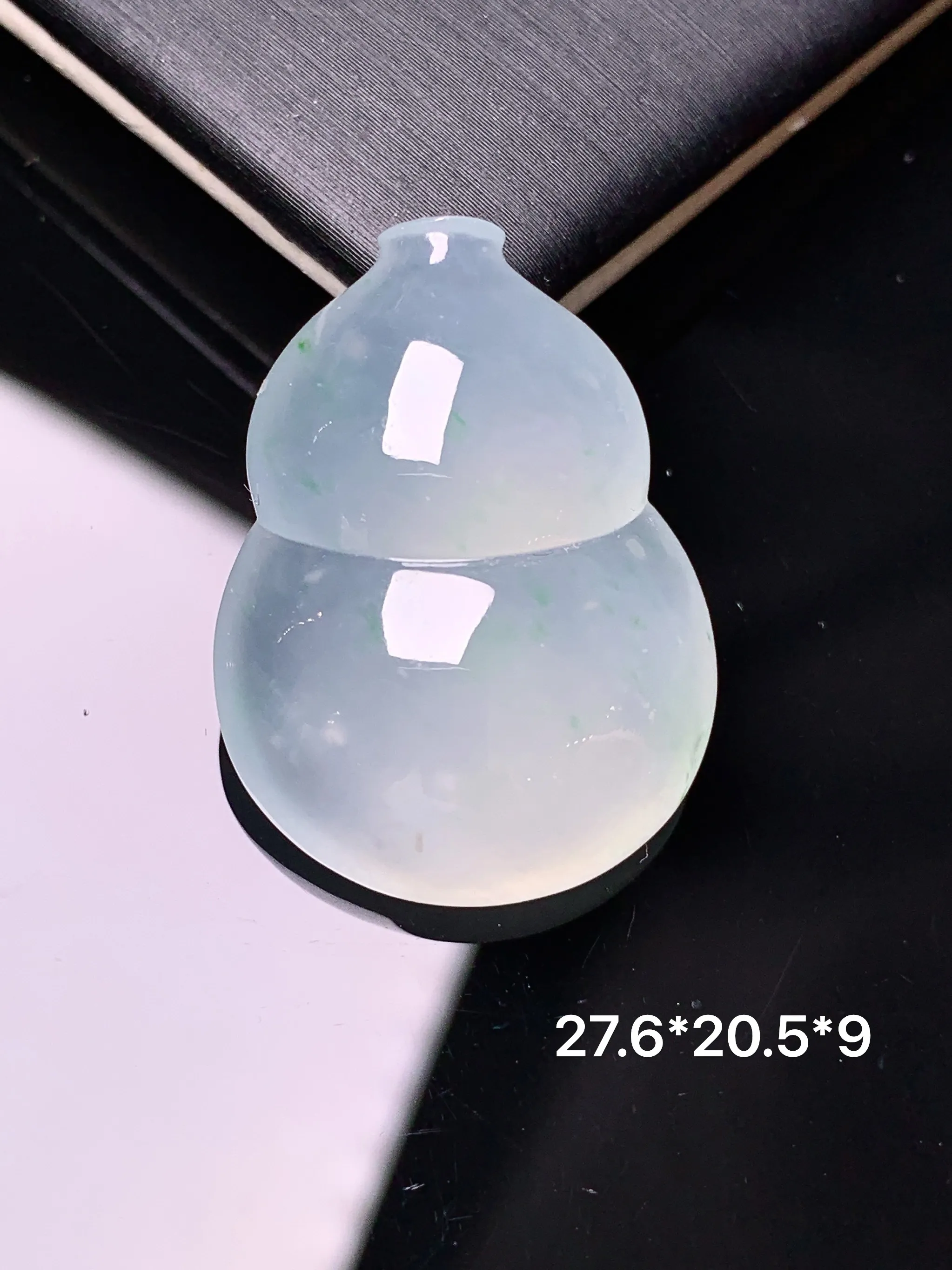 冰种葫芦吊坠 玉质细腻 色泽清新艳丽 整体尺寸27.6*20.5*9