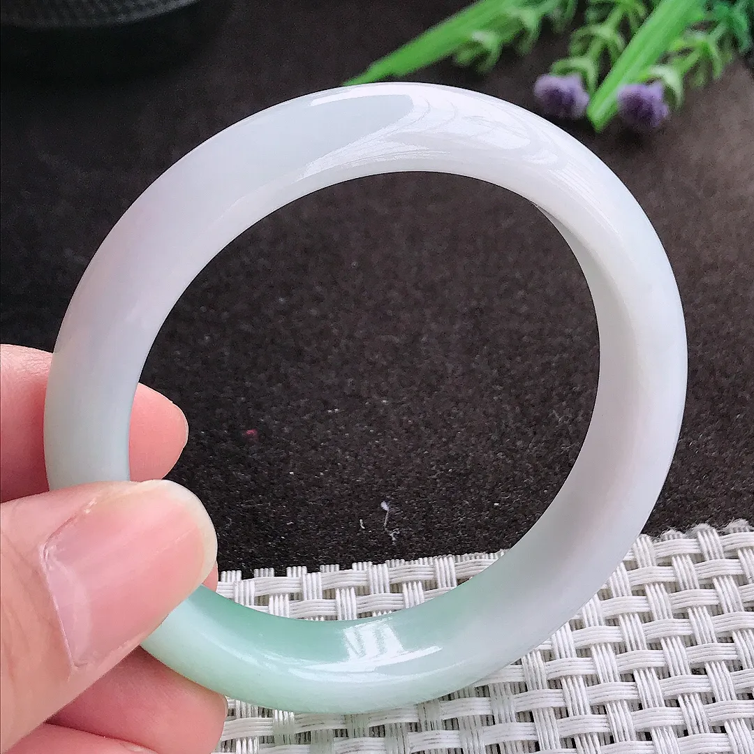 实拍A货翡翠54.5/12.8/7.8老坑精美温润飘绿手镯宽边玉镯手环