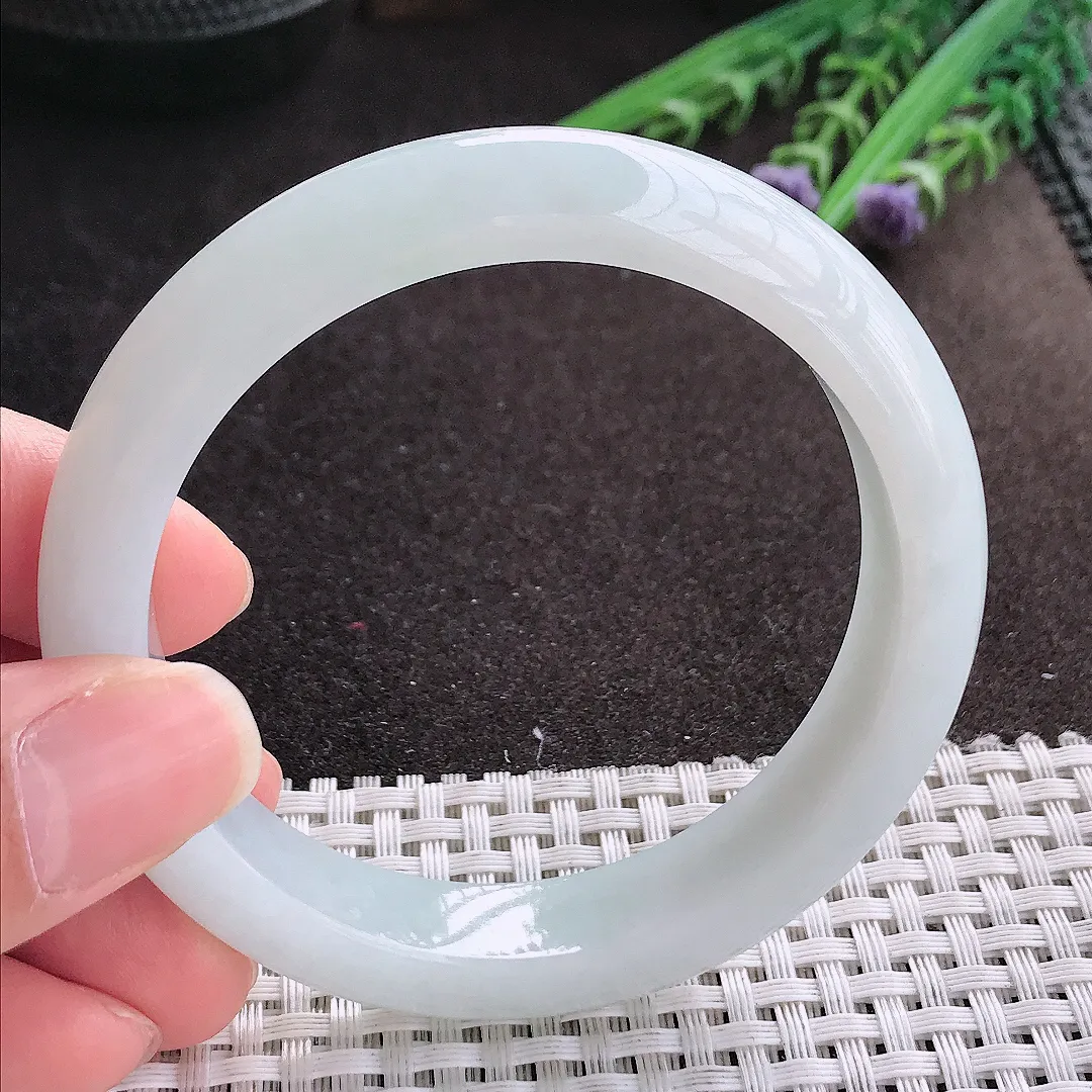 实拍A货翡翠57/12.5/8.6老坑秀气温润月光白手镯宽边玉镯手环