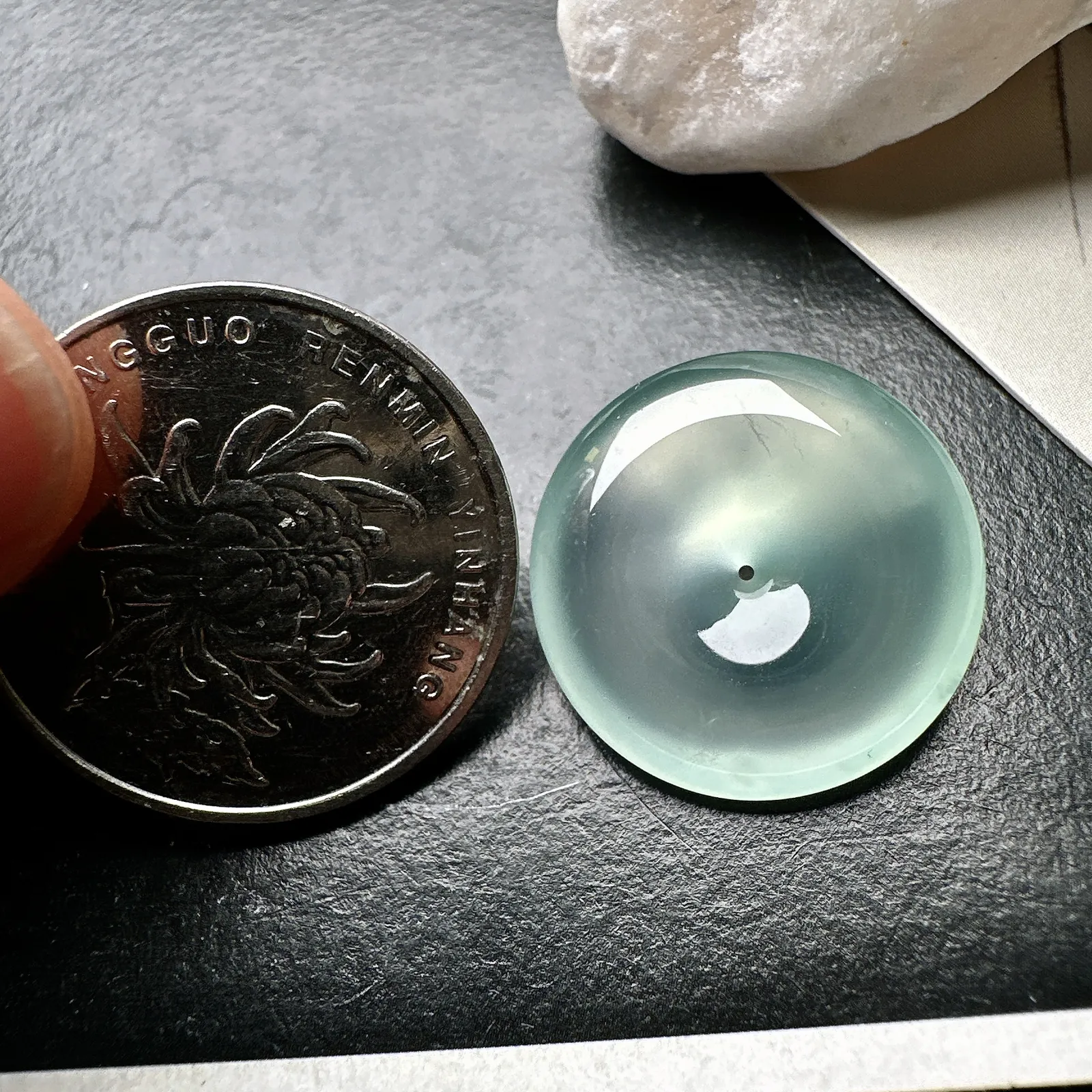 【冰种平安扣】接近玻璃种，质地细腻冰润，品质很好，冰感十足，胶感明显，收藏品质。