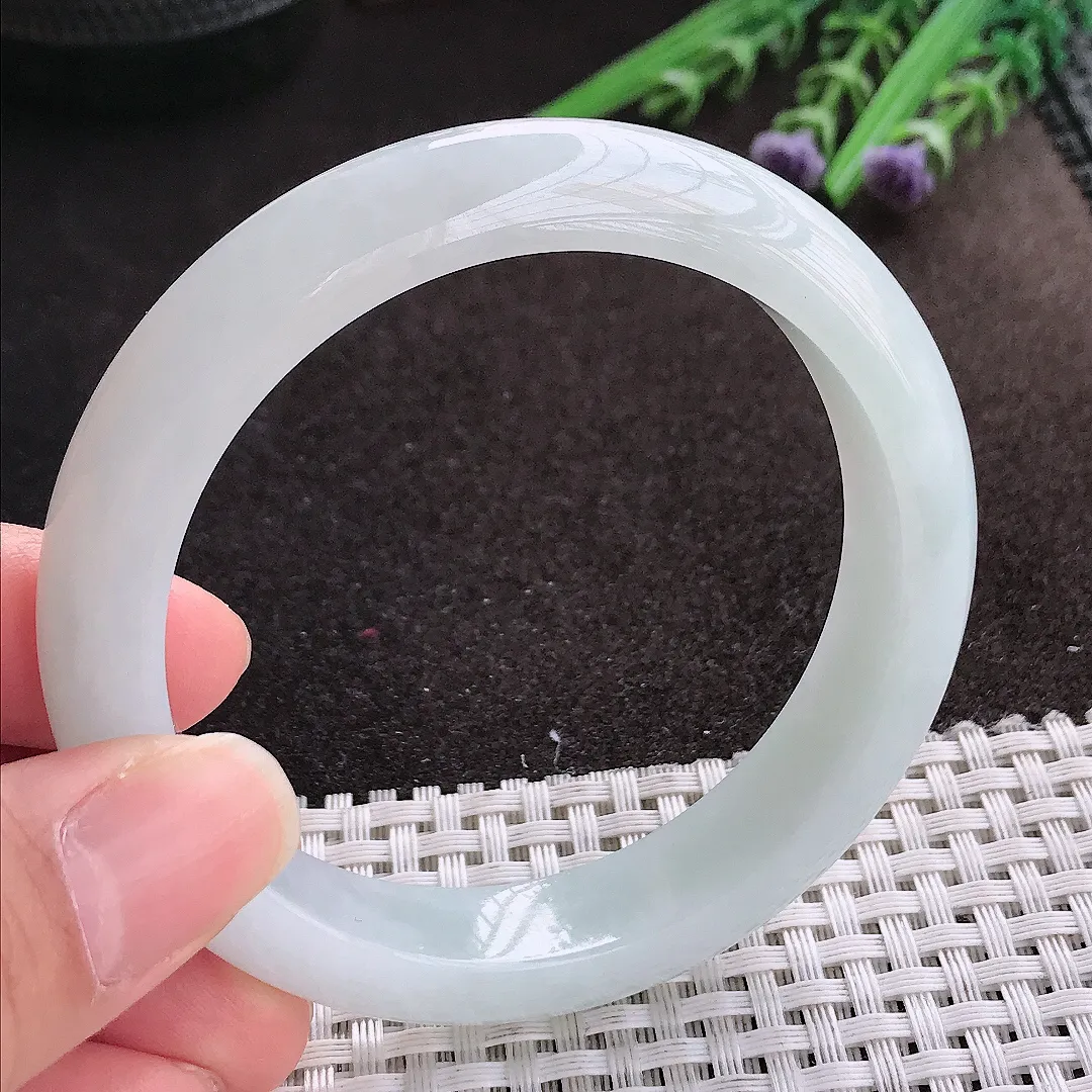 实拍A货翡翠57/12.5/8.6老坑秀气温润月光白手镯宽边玉镯手环