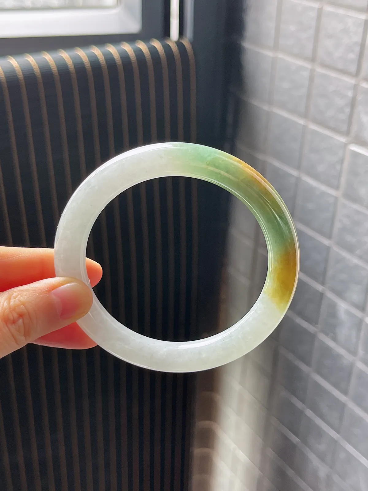 圆镯58.5圈口，翡翠糯化种绿色手镯