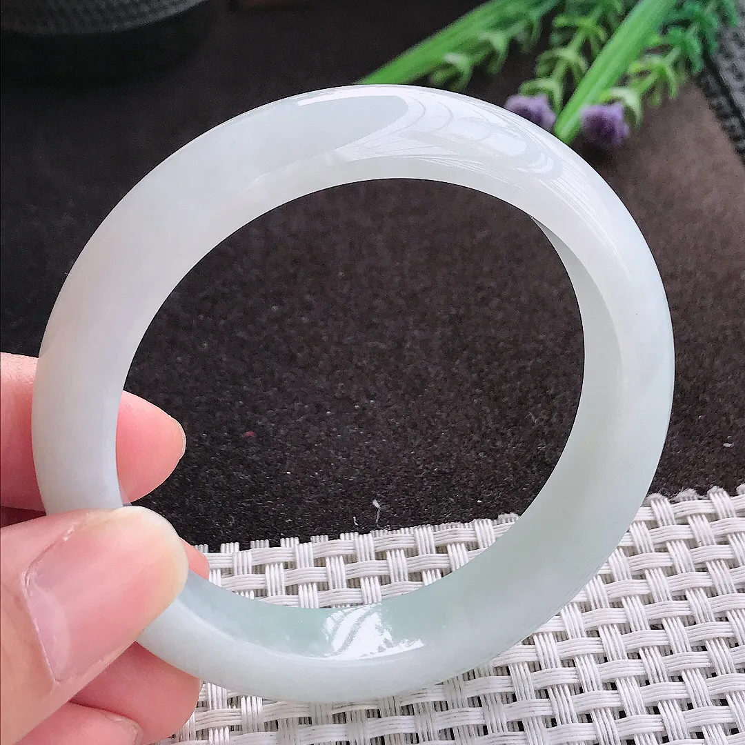 实拍A货翡翠57/12.5/8.6老坑秀气温润月光白手镯宽边玉镯手环