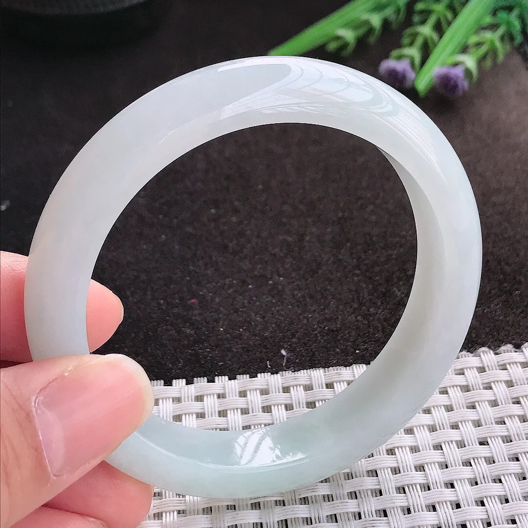 实拍A货翡翠57/12.5/8.6老坑秀气温润月光白手镯宽边玉镯手环