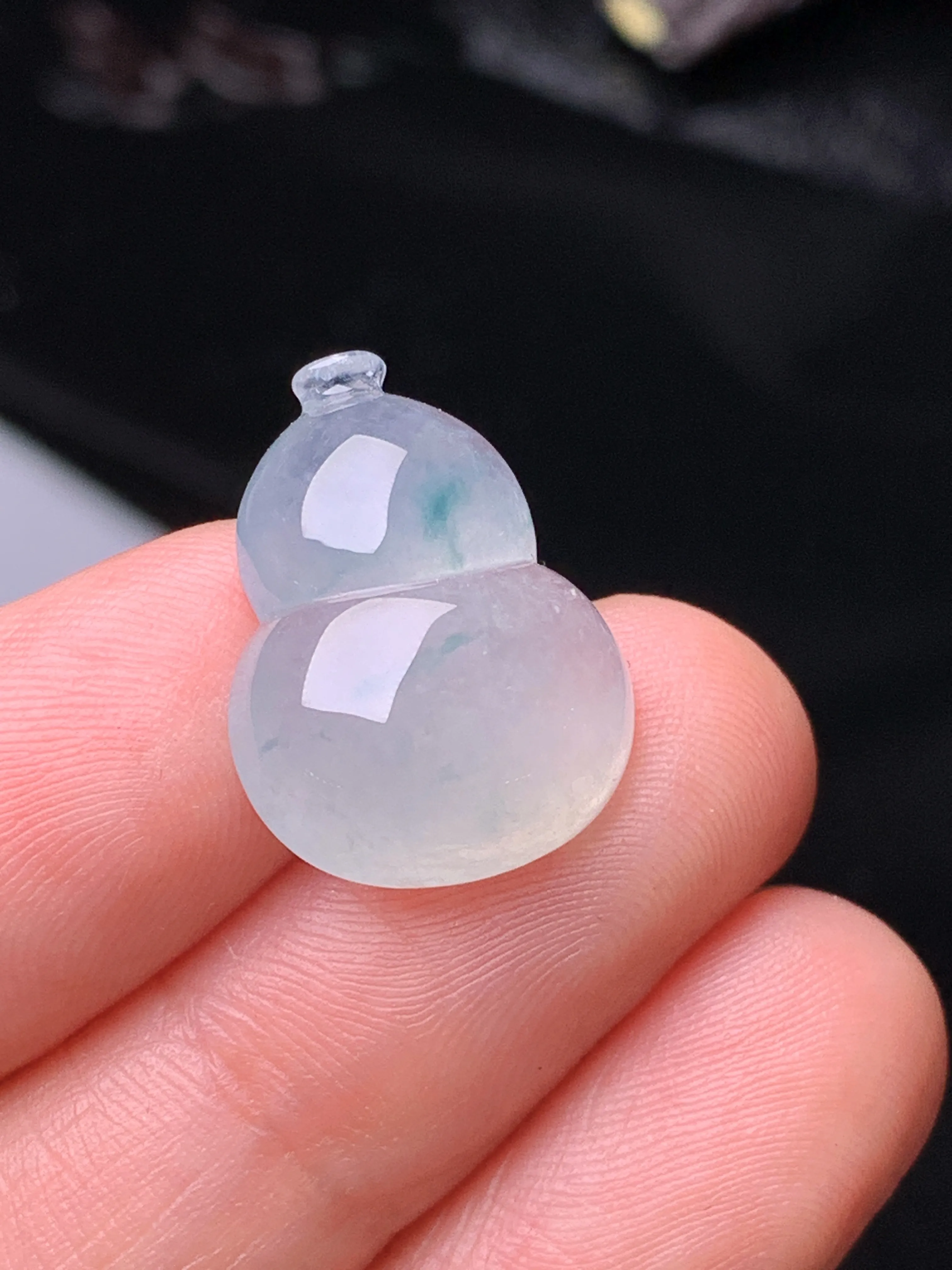 镶嵌款 冰种葫芦吊坠 玉质细腻 色泽清新艳丽 整体尺寸19*14.2*6.2