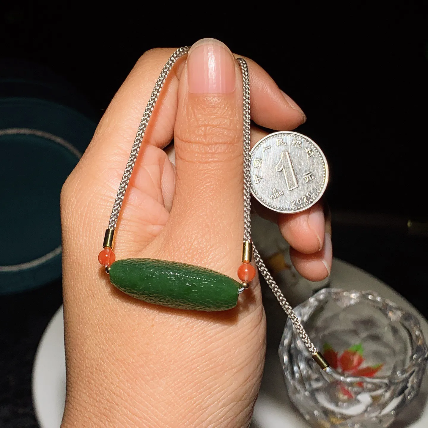 和田玉阳绿俄罗斯碧玉转运珠勒子挂件。尺寸31/11重7.5克，玉质细腻油润 底色纯净 脂粉好，品质好！lt251227
