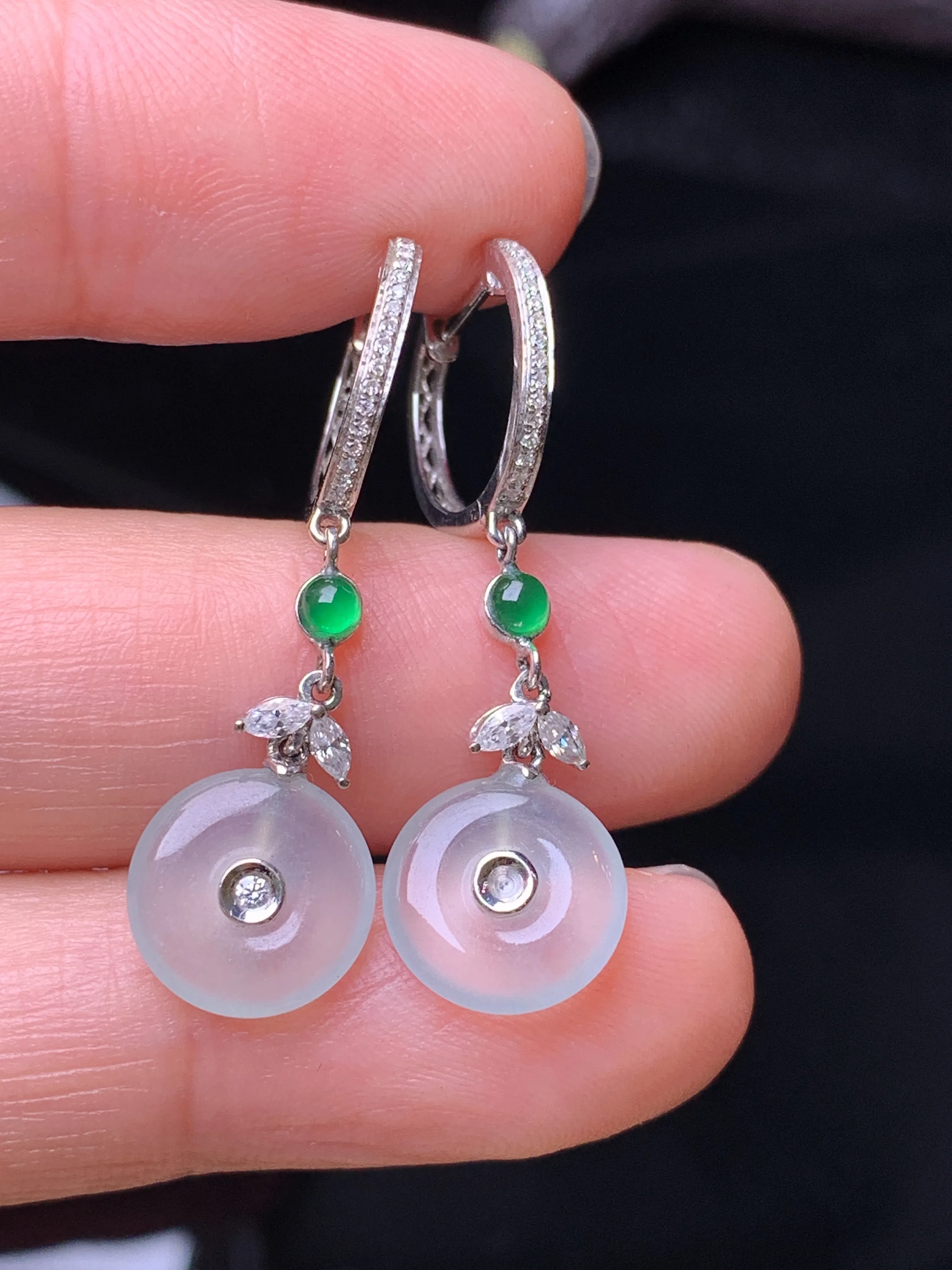 18k金钻镶嵌冰种平安扣耳坠 玉质细腻 色泽清新艳丽 整体尺寸37.2*29*6.5