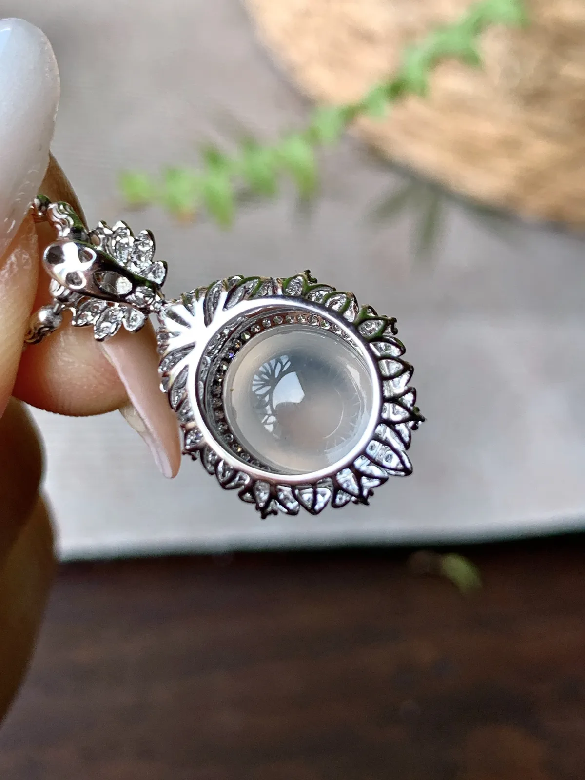 私人专拍#冰种蛋面吊坠
【整体】27-14.7-11.4
【裸石】10-9.4-5