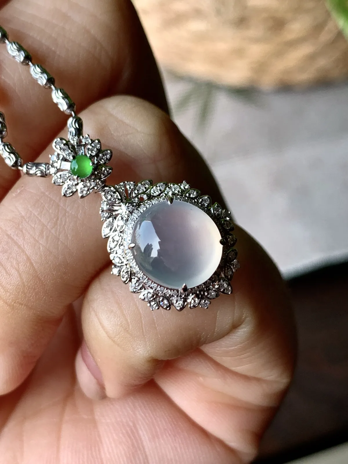 私人专拍#冰种蛋面吊坠
【整体】27-14.7-11.4
【裸石】10-9.4-5