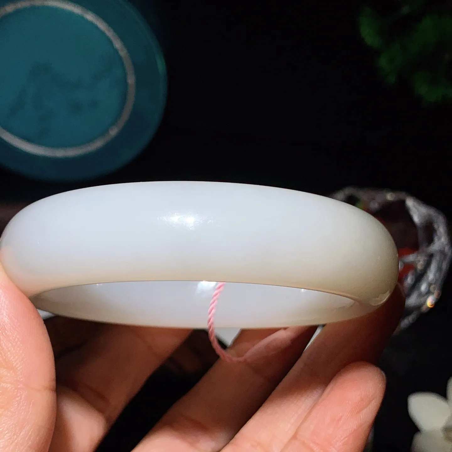 收藏级！58圈口 新疆和田玉白玉羊脂白手镯。羊脂白玉宽版手镯。58圈口条宽17厚10重82.6克 无